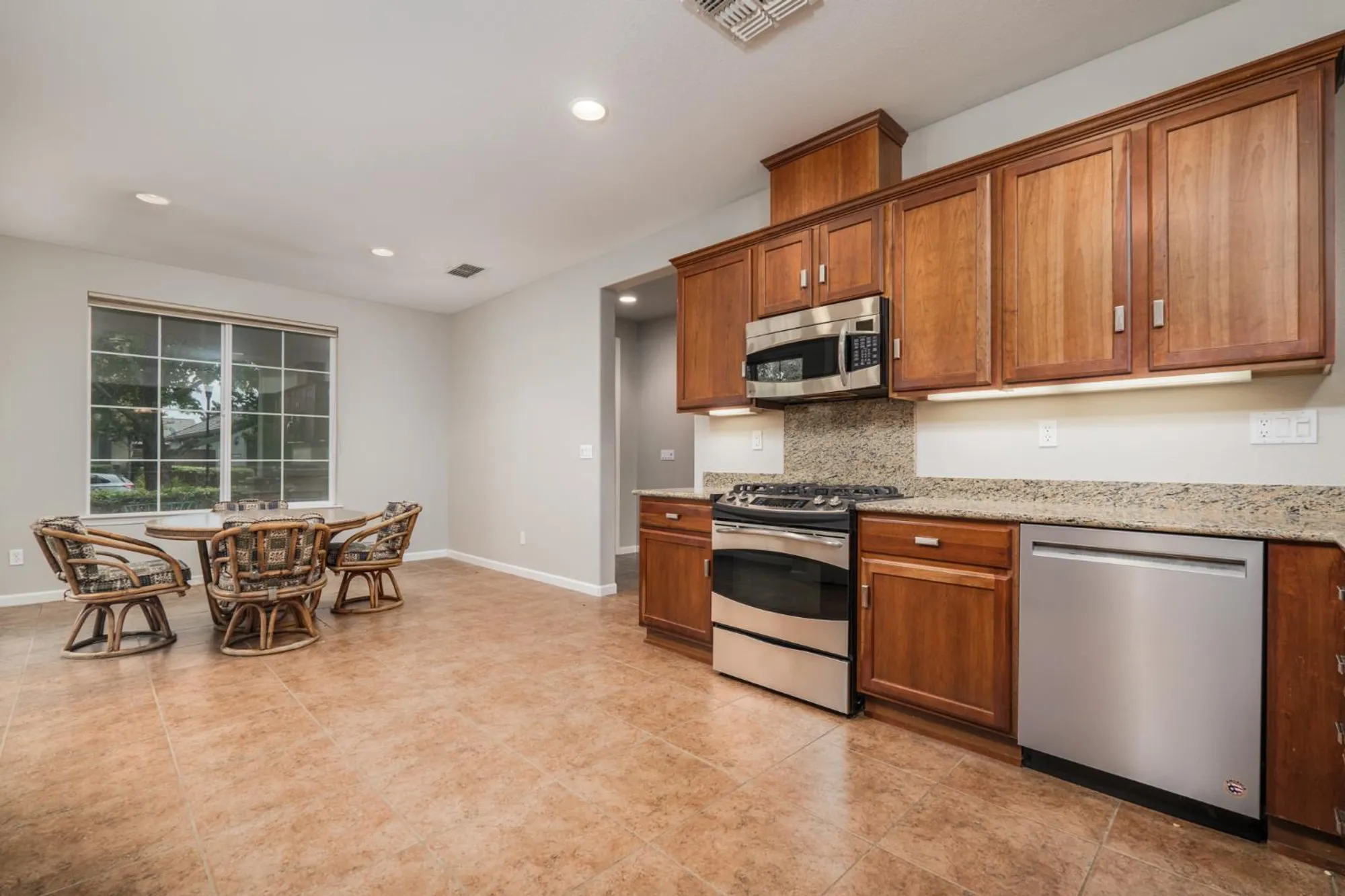 Property Slideshow image 23 of 67 | 9817 westminster way, Elk Grove, CA, 95757