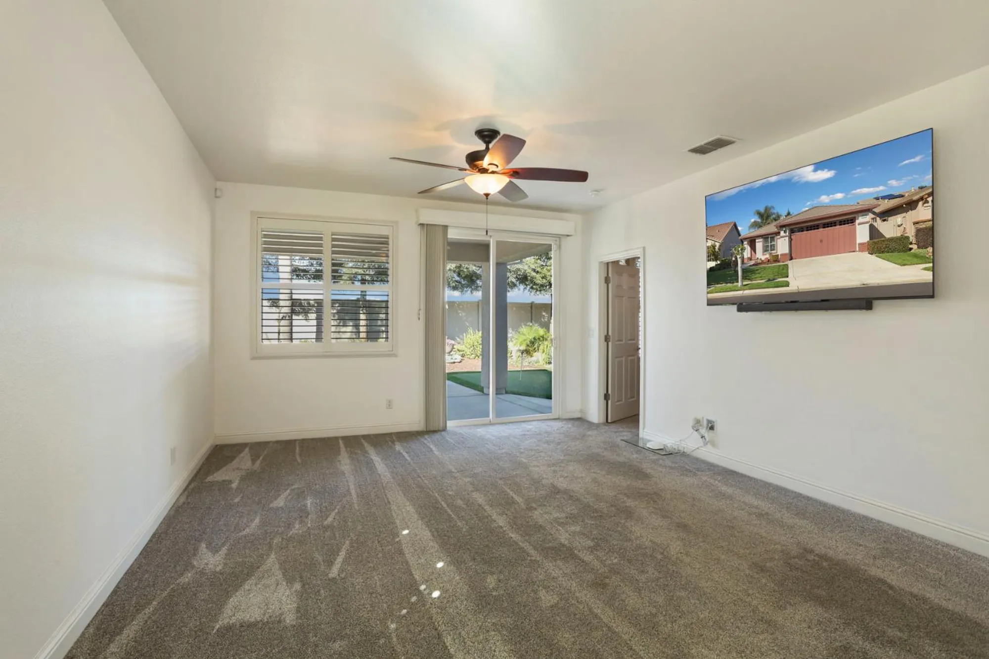 Property Slideshow image 15 of 52 | 1995 shady oak st, Manteca, CA, 95336