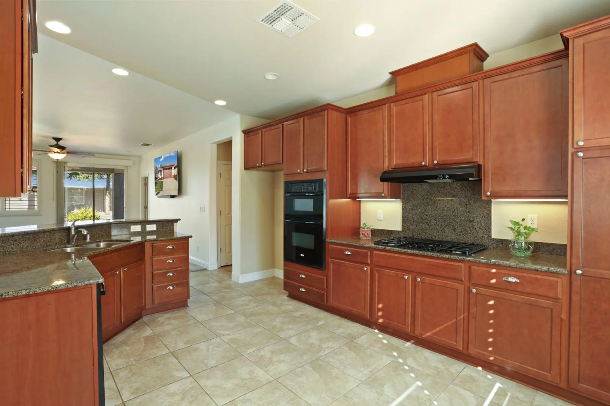 Property Slideshow image 12 of 52 | 1995 shady oak st, Manteca, CA, 95336