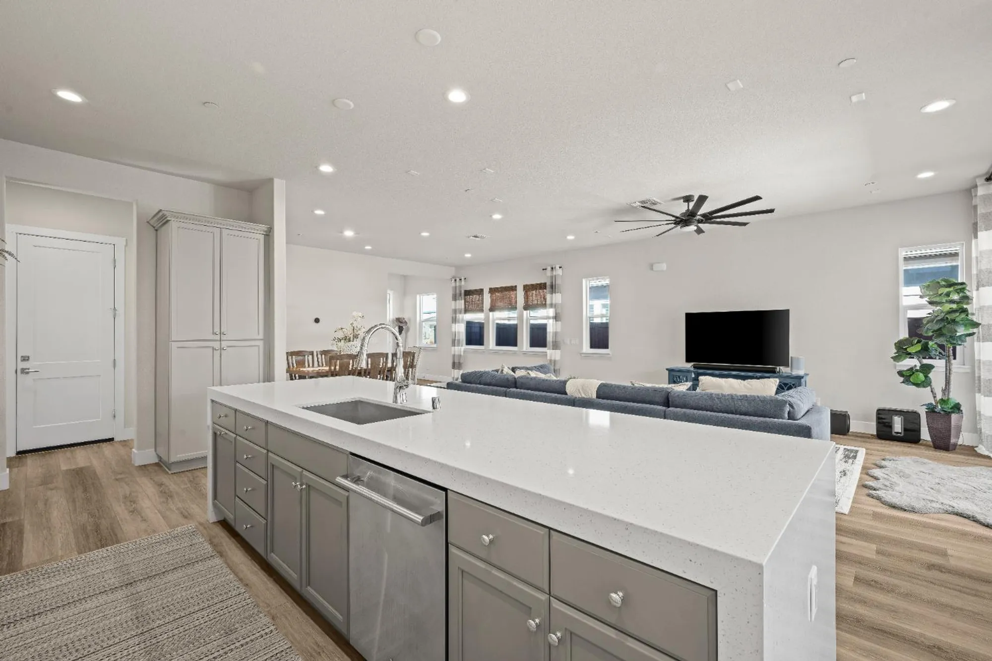 Property Slideshow image 17 of 56 | 3524 deer park dr, Folsom, CA, 95630