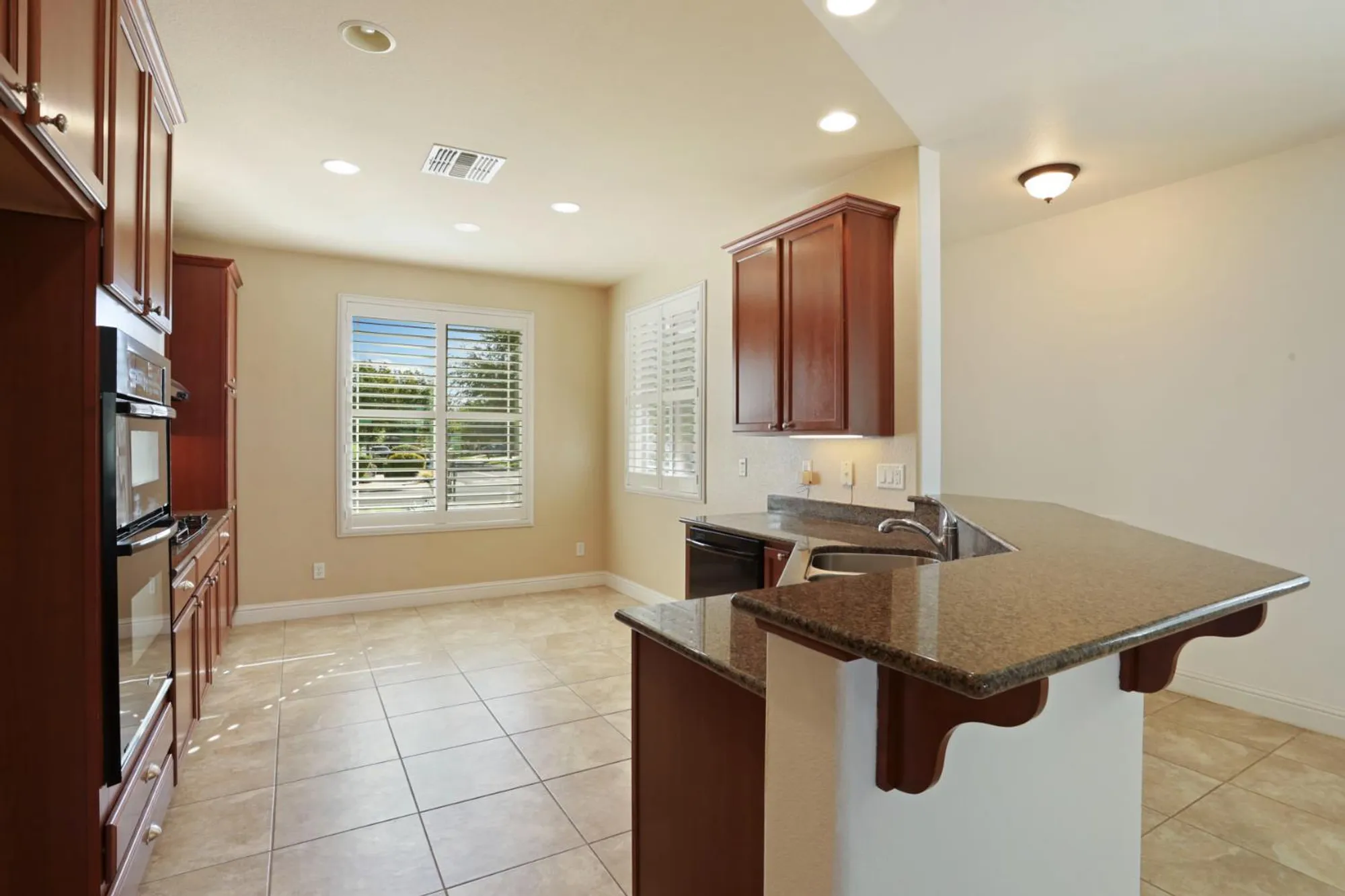 Property Slideshow image 8 of 52 | 1995 shady oak st, Manteca, CA, 95336