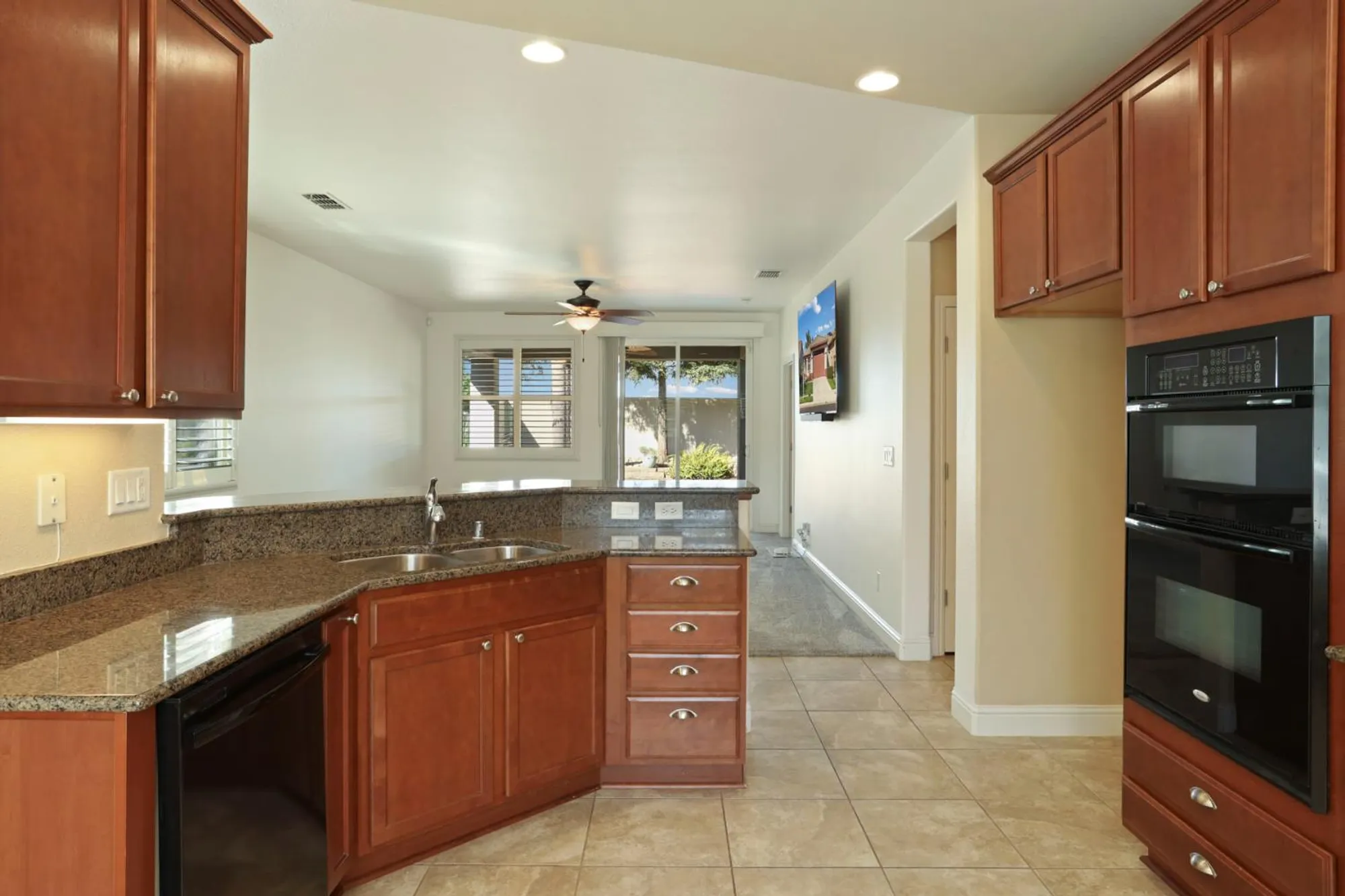 Property Slideshow image 9 of 52 | 1995 shady oak st, Manteca, CA, 95336