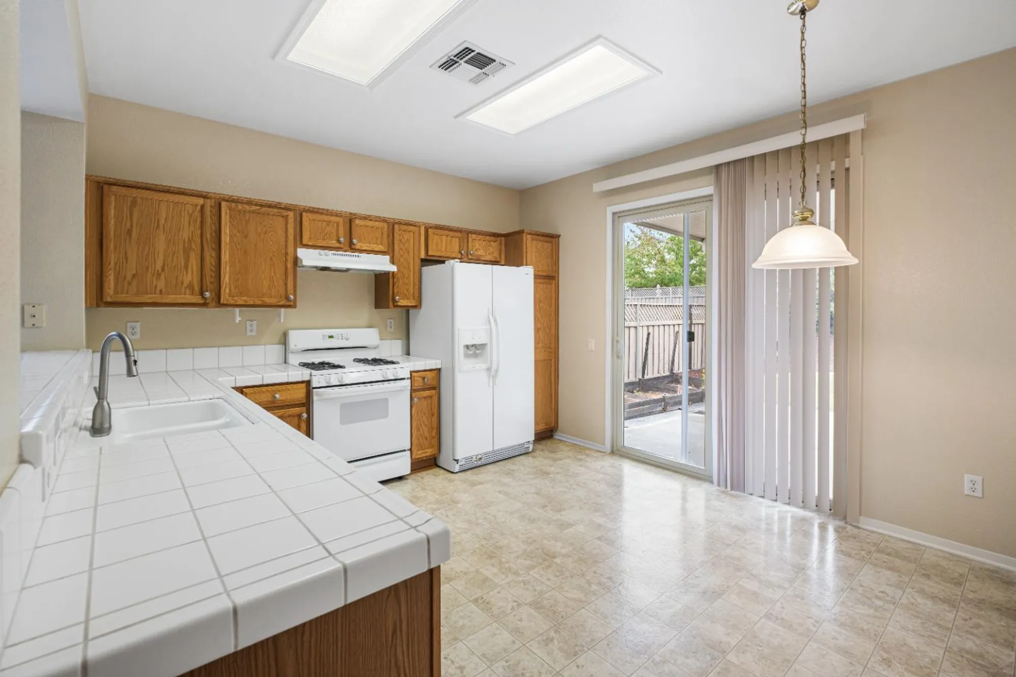 Property Slideshow image 16 of 59 | 637 geary ln, Lincoln, CA, 95648
