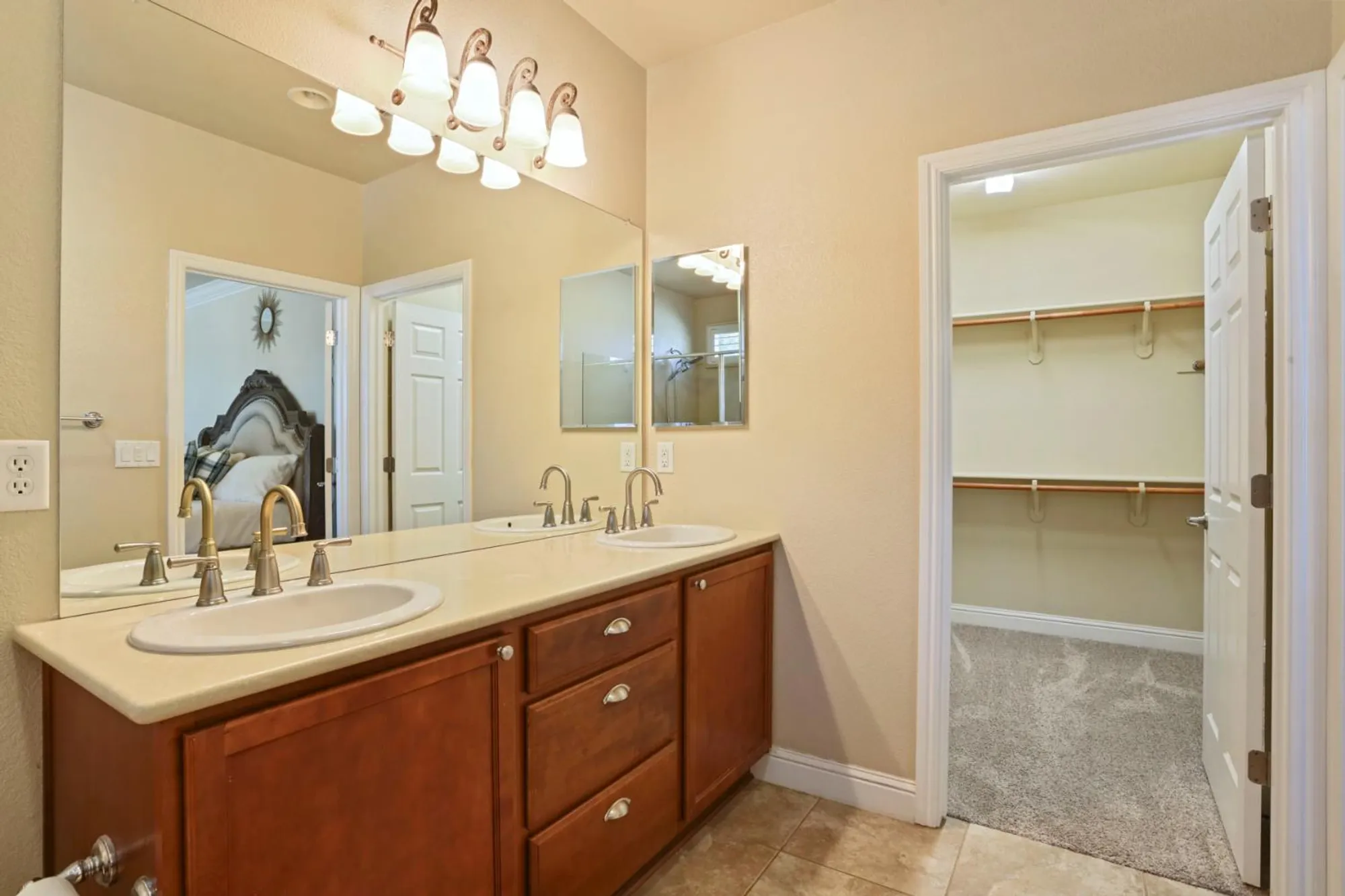 Property Slideshow image 24 of 52 | 1995 shady oak st, Manteca, CA, 95336