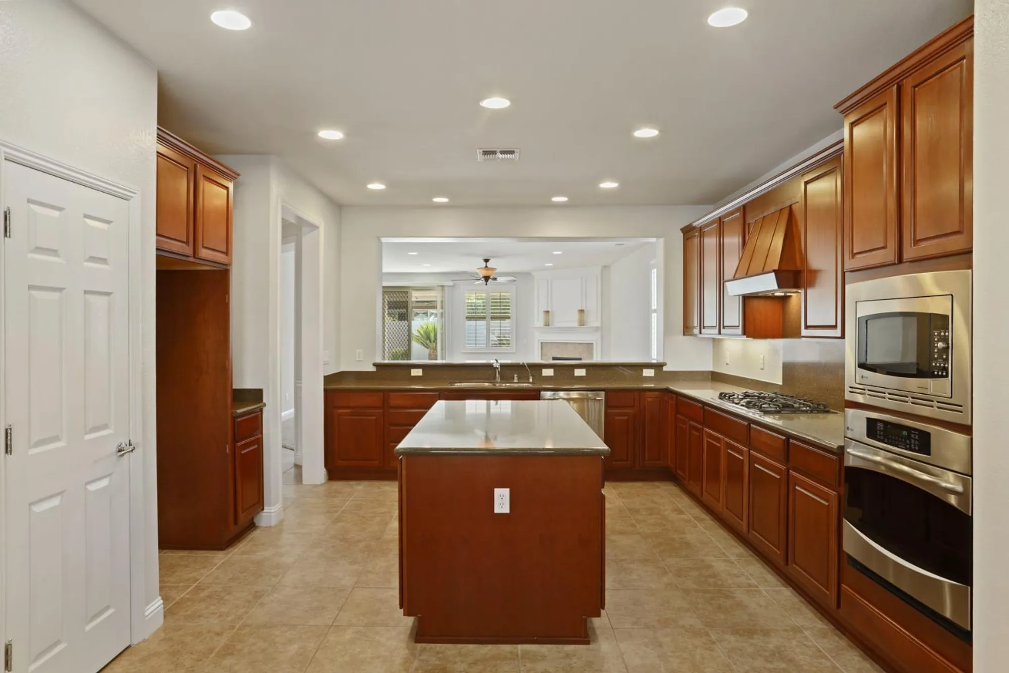Property Slideshow image 7 of 38 | 2224 bellchase dr, Manteca, CA, 95336
