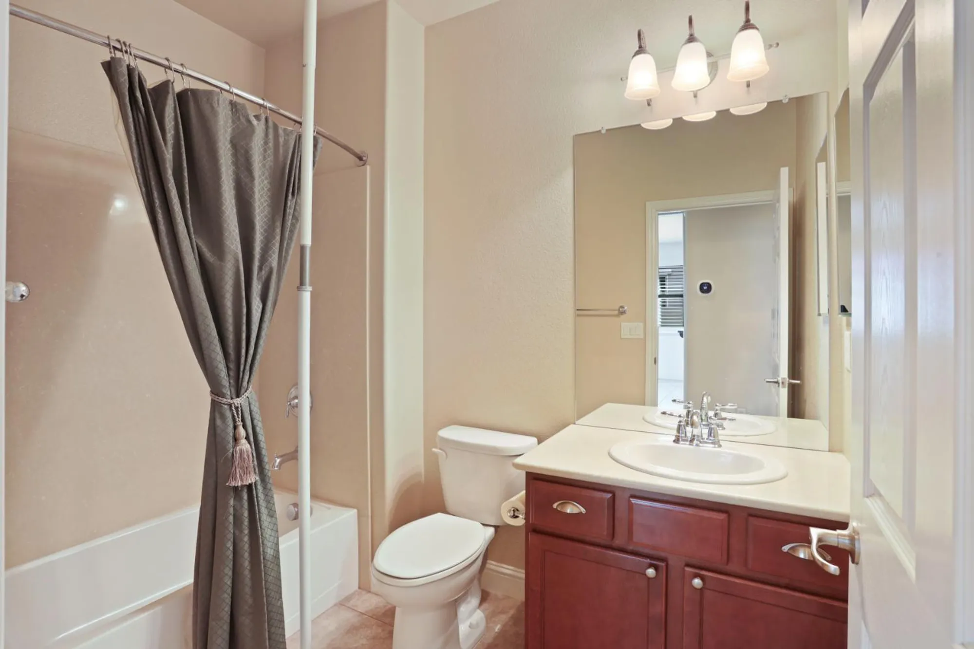 Property Slideshow image 27 of 52 | 1995 shady oak st, Manteca, CA, 95336