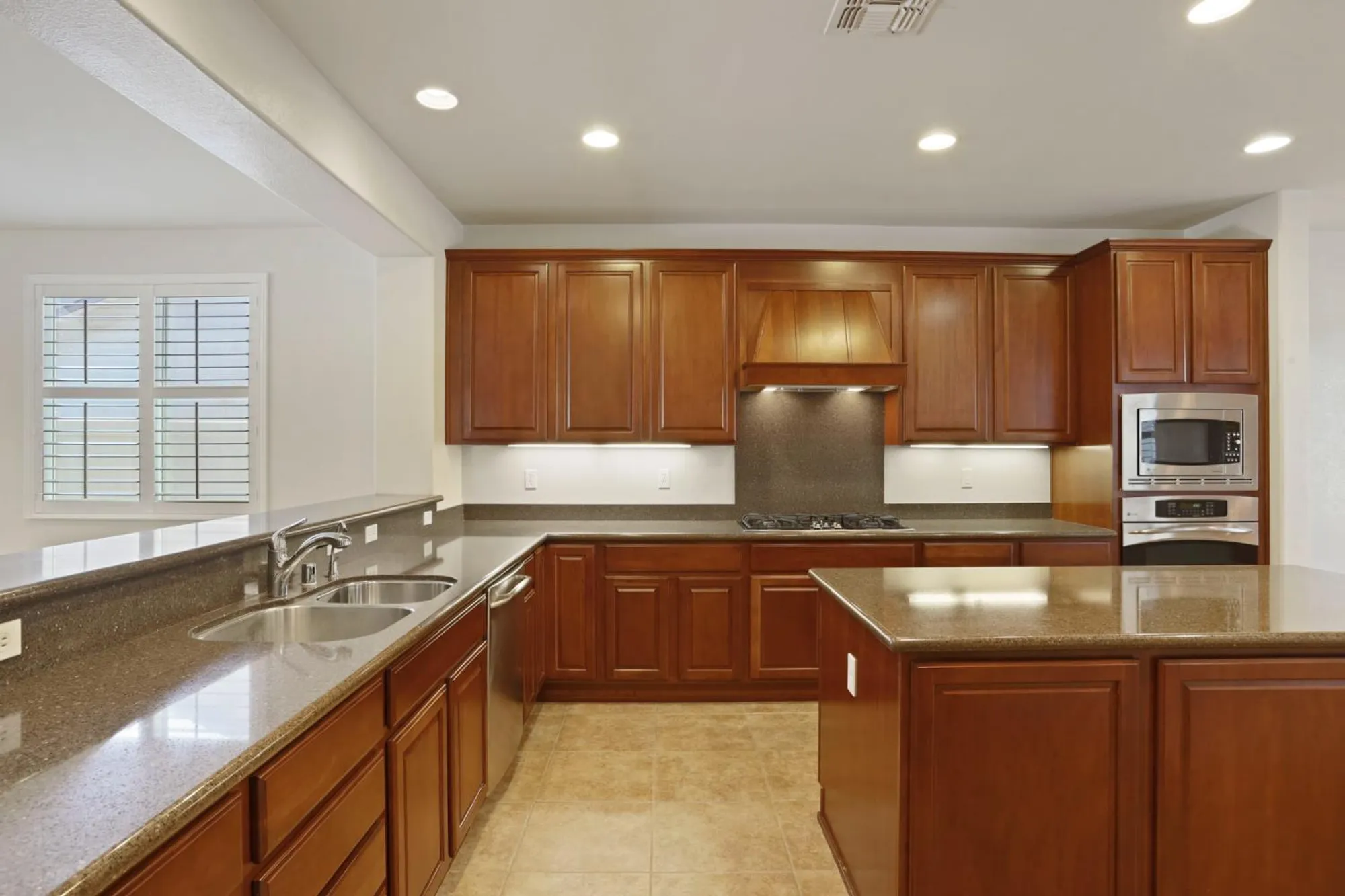 Property Slideshow image 6 of 38 | 2224 bellchase dr, Manteca, CA, 95336