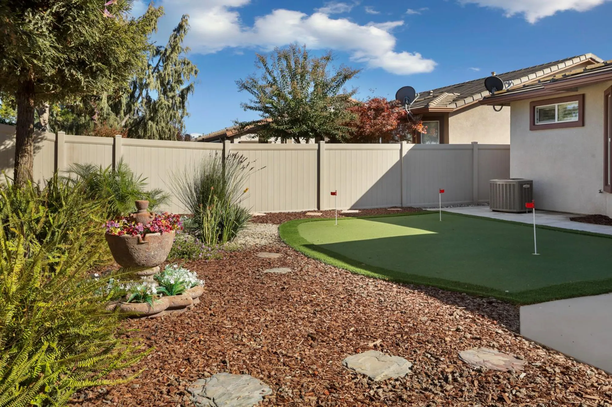 Property Slideshow image 33 of 52 | 1995 shady oak st, Manteca, CA, 95336
