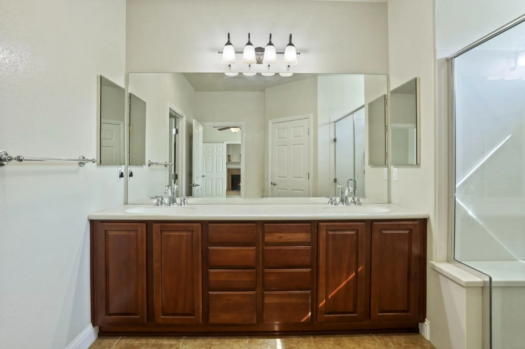 Property Slideshow image 30 of 38 | 2224 bellchase dr, Manteca, CA, 95336