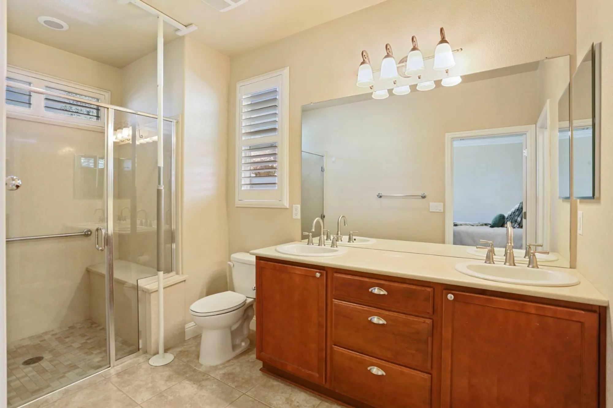 Property Slideshow image 22 of 52 | 1995 shady oak st, Manteca, CA, 95336