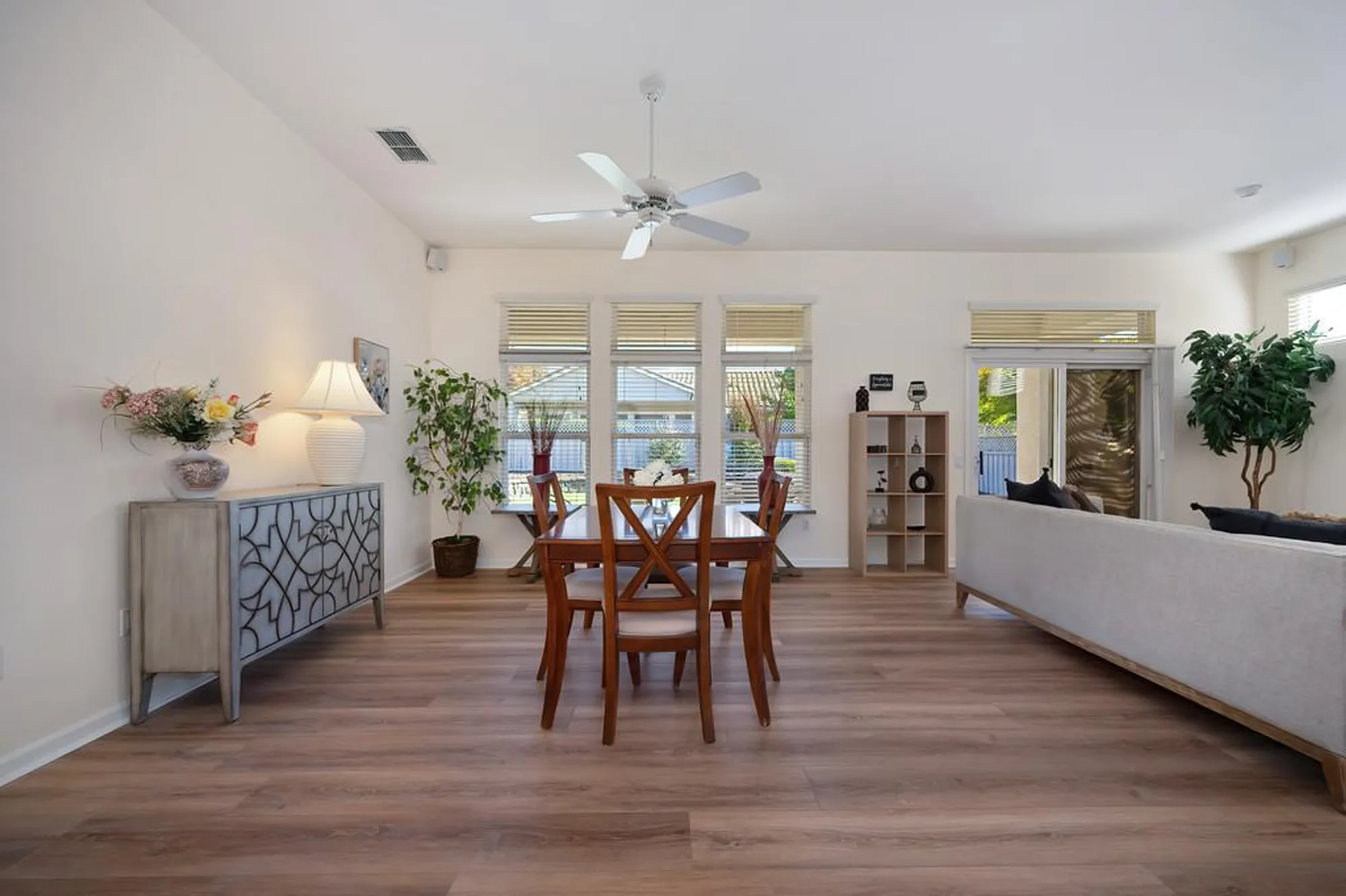 Property Slideshow image 11 of 46 | 5748 sandlewood way, Roseville, CA, 95747