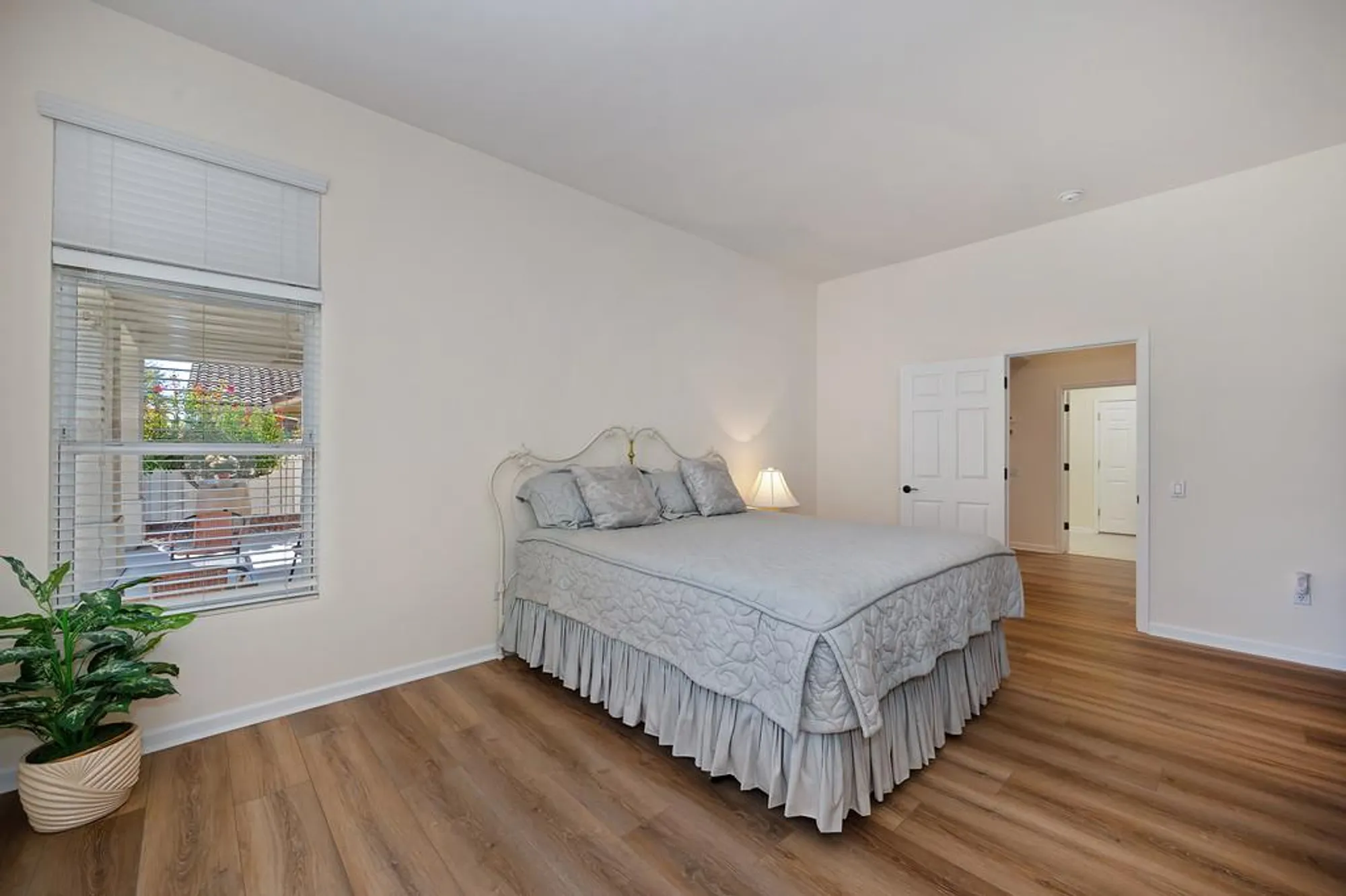 Property Slideshow image 28 of 46 | 5748 sandlewood way, Roseville, CA, 95747