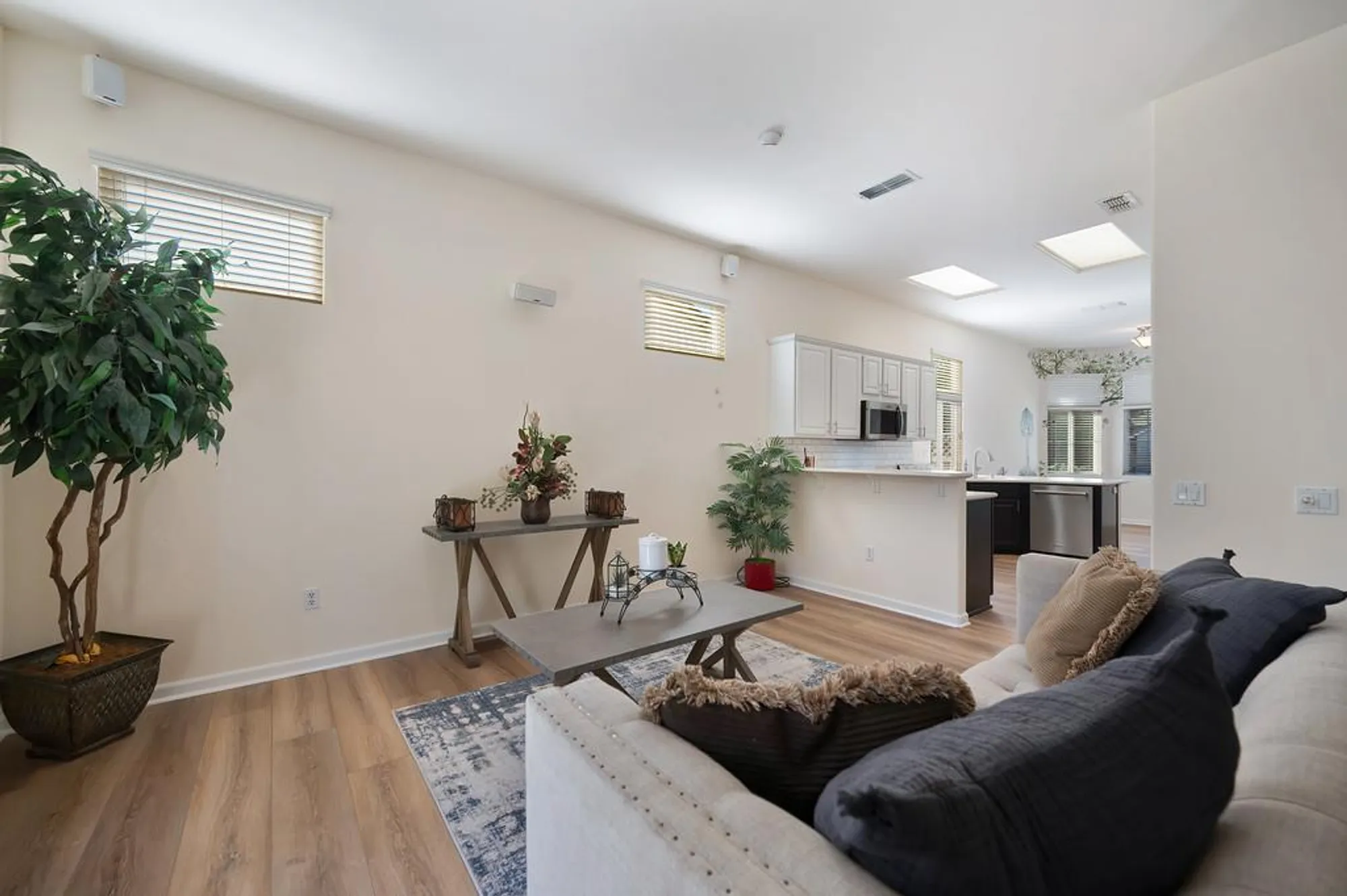 Property Slideshow image 15 of 46 | 5748 sandlewood way, Roseville, CA, 95747