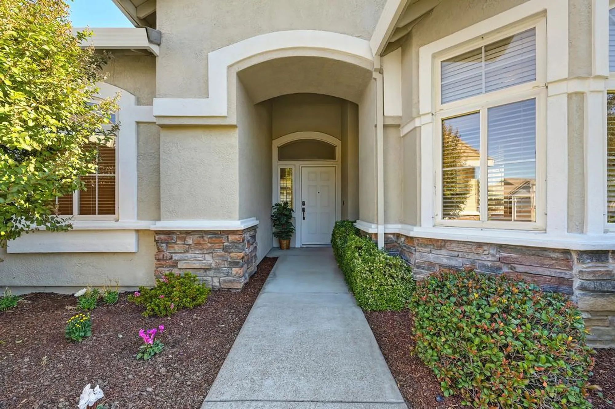 Property Slideshow image 8 of 46 | 5748 sandlewood way, Roseville, CA, 95747