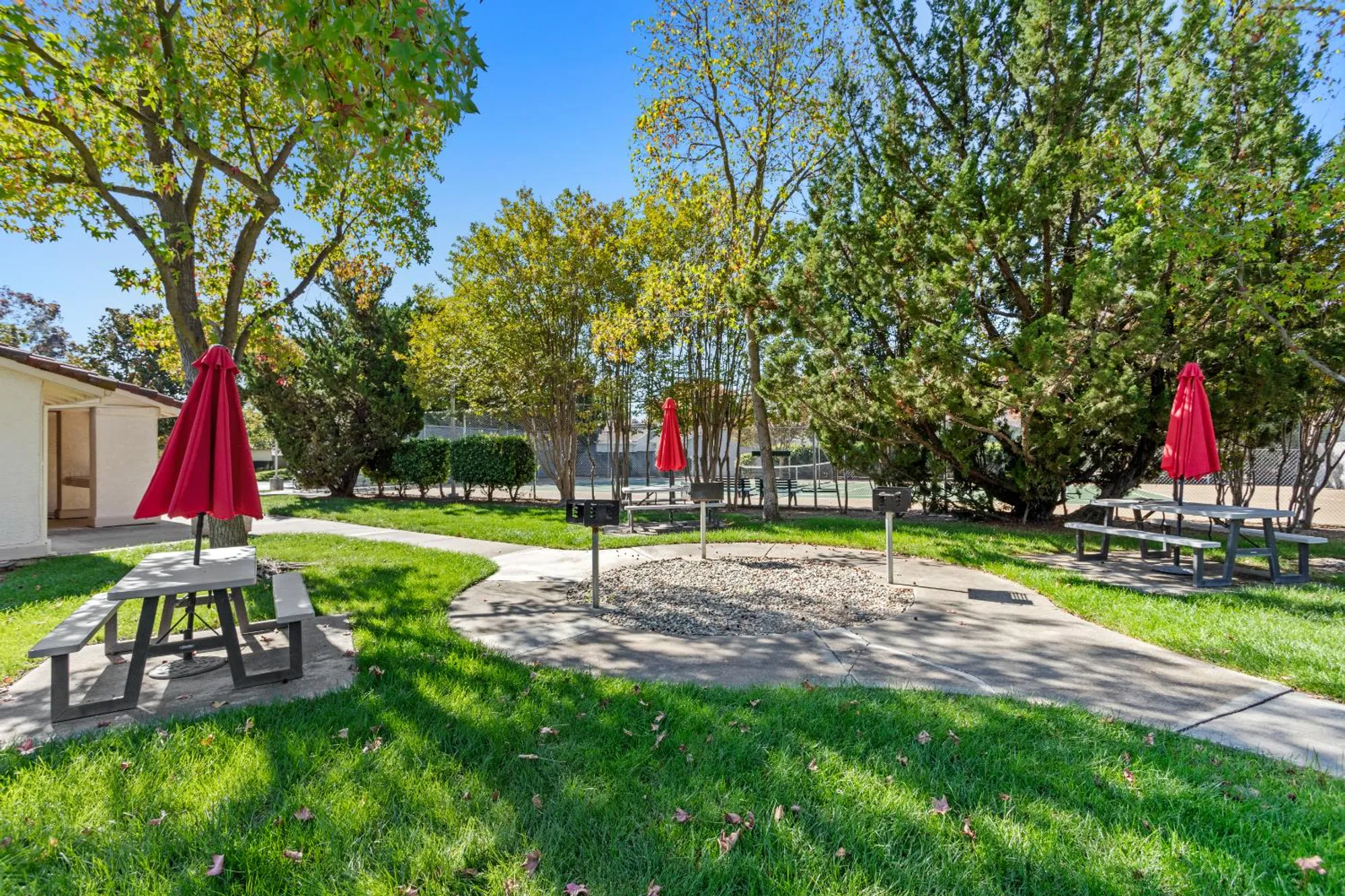 Property Slideshow image 23 of 31 | 7309 sunleaf ln, Sacramento, CA, 95828