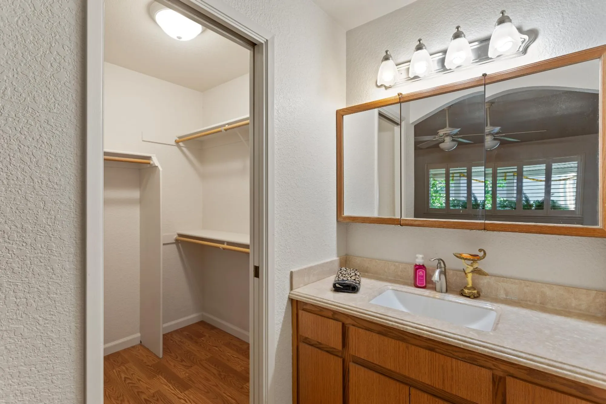 Property Slideshow image 16 of 31 | 7309 sunleaf ln, Sacramento, CA, 95828