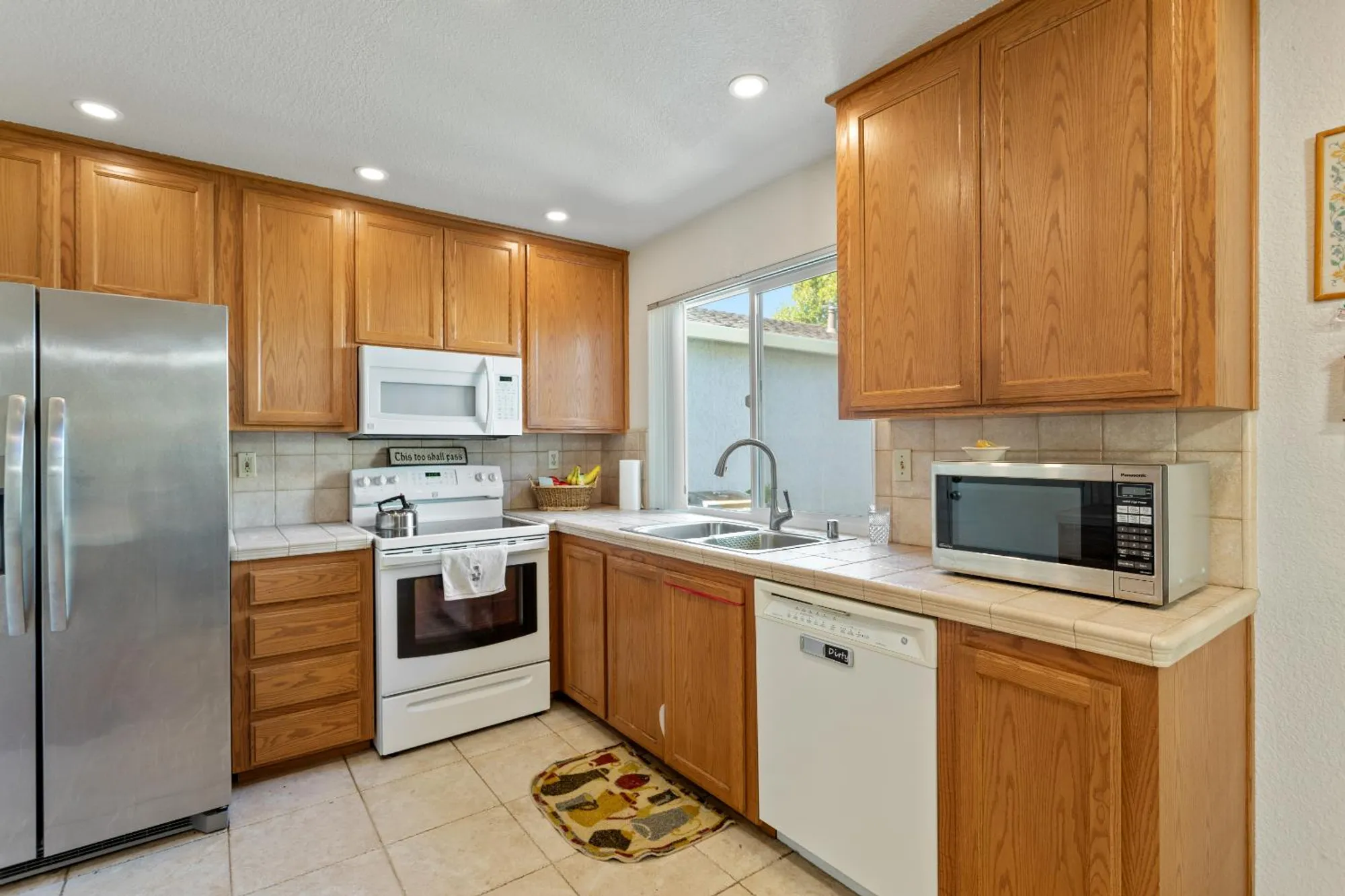 Property Slideshow image 4 of 31 | 7309 sunleaf ln, Sacramento, CA, 95828