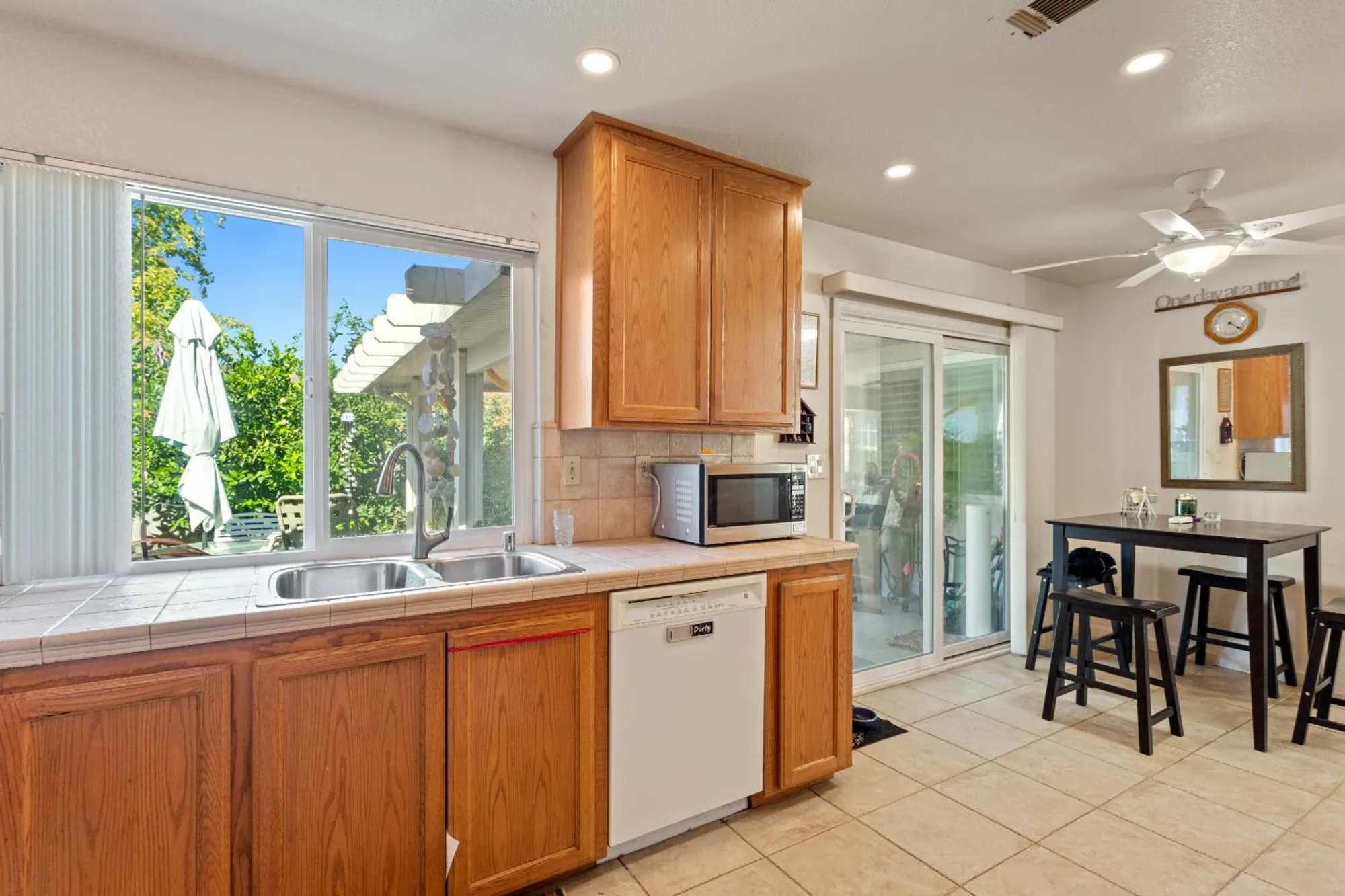 Property Slideshow image 6 of 31 | 7309 sunleaf ln, Sacramento, CA, 95828