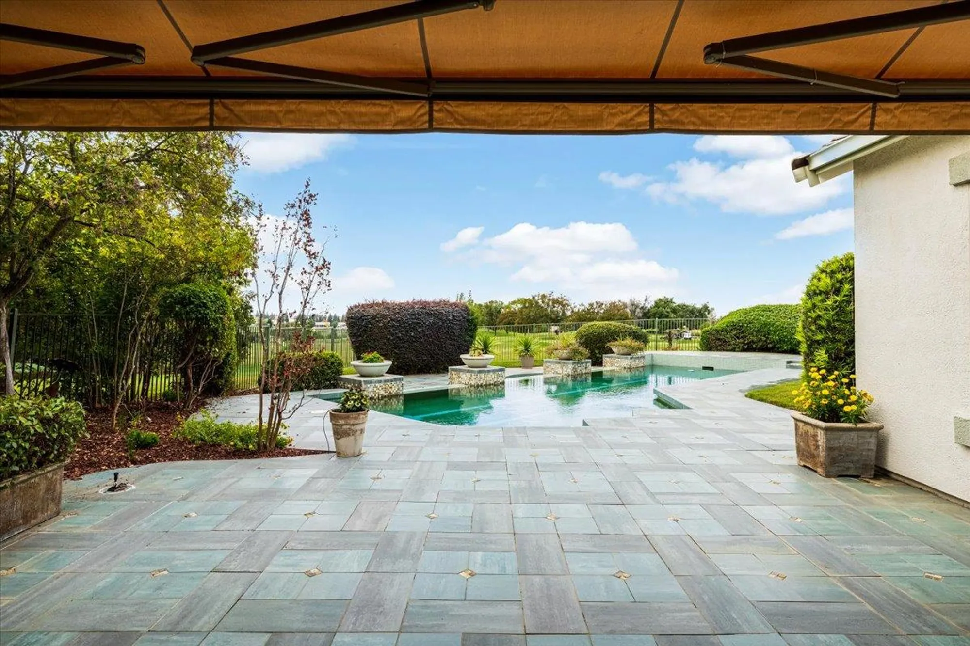 Property Slideshow image 4 of 43 | 1006 fairway valley ln, Lincoln, CA, 95648