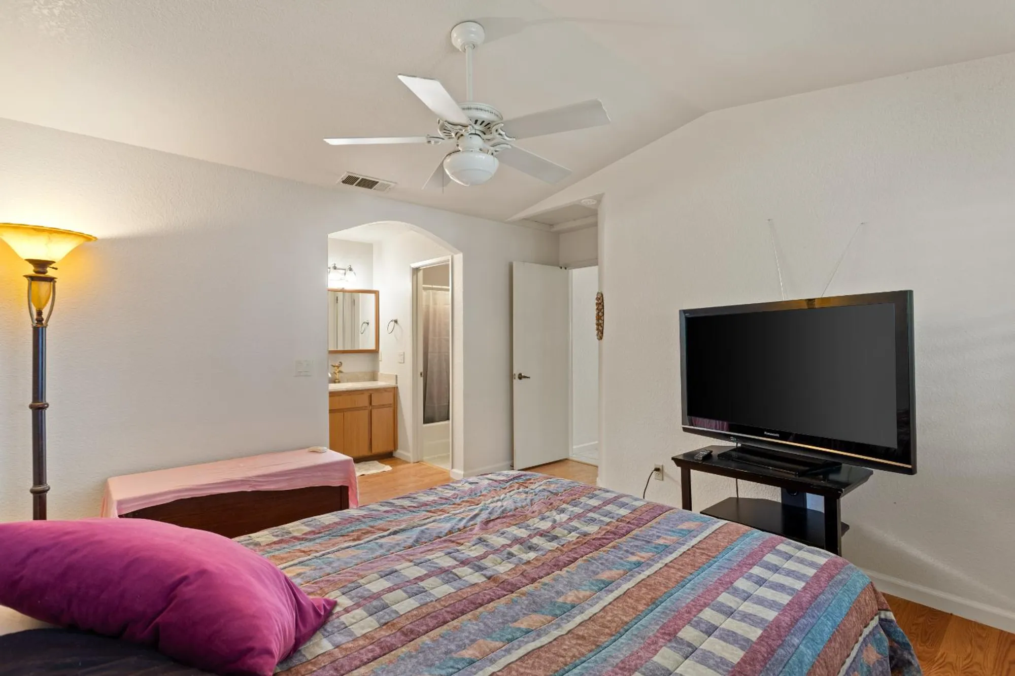 Property Slideshow image 14 of 31 | 7309 sunleaf ln, Sacramento, CA, 95828