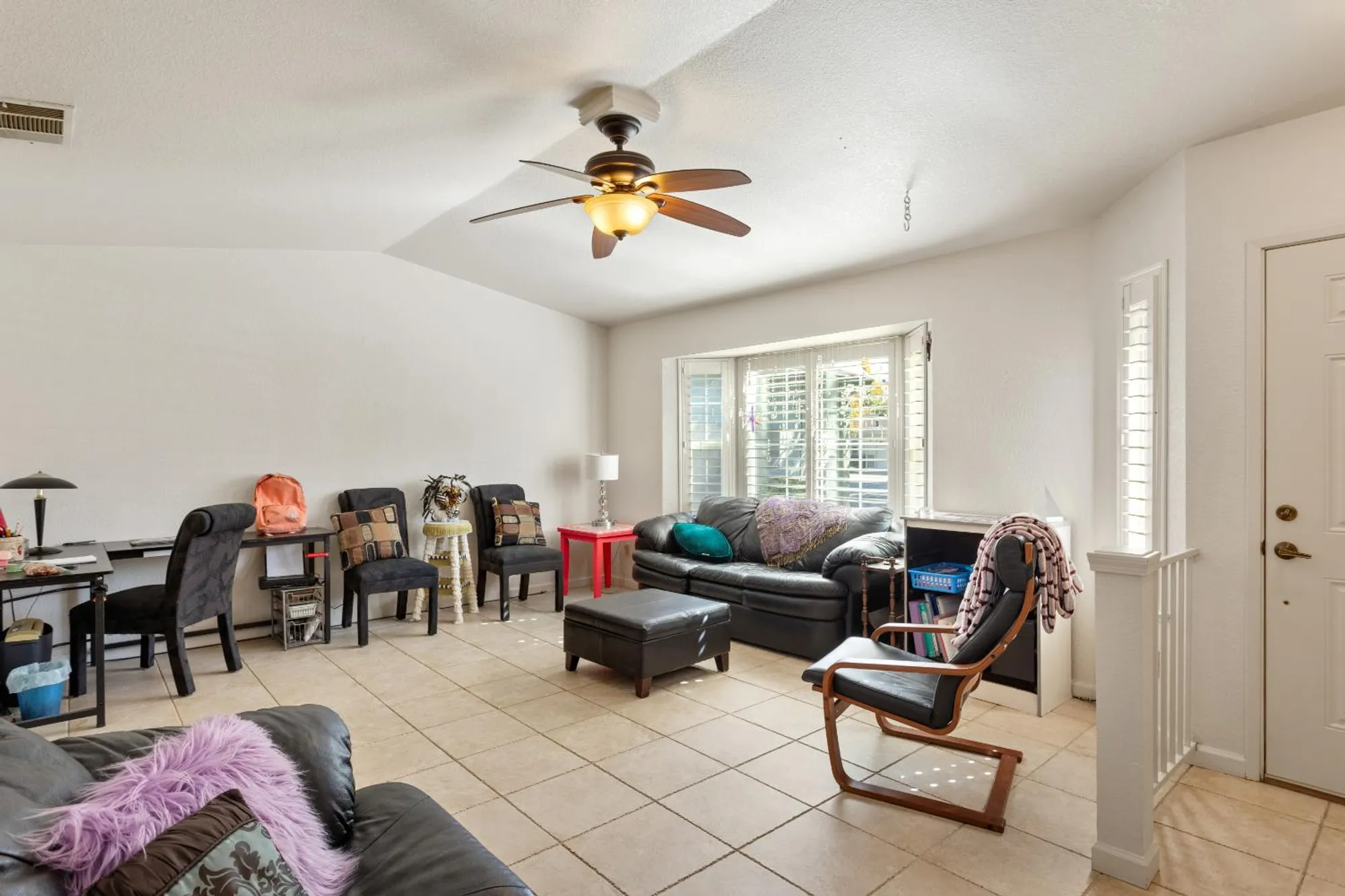 Property Slideshow image 7 of 31 | 7309 sunleaf ln, Sacramento, CA, 95828
