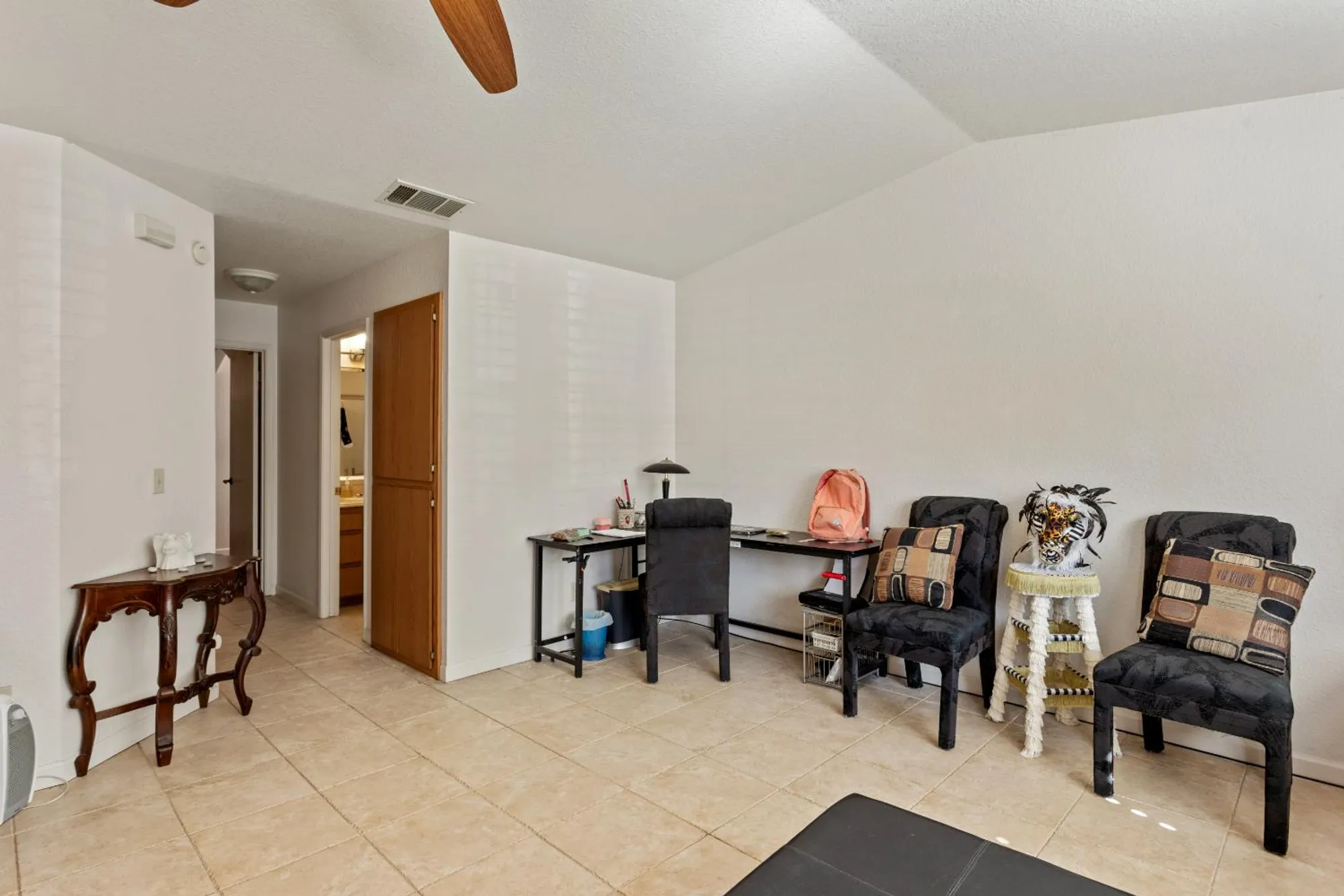 Property Slideshow image 9 of 31 | 7309 sunleaf ln, Sacramento, CA, 95828