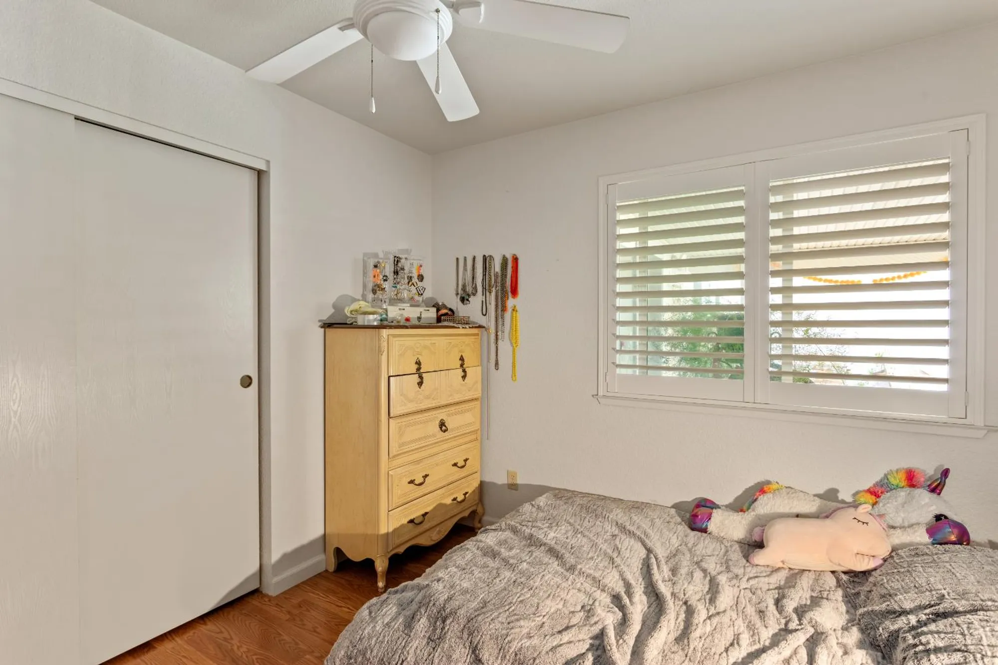 Property Slideshow image 12 of 31 | 7309 sunleaf ln, Sacramento, CA, 95828