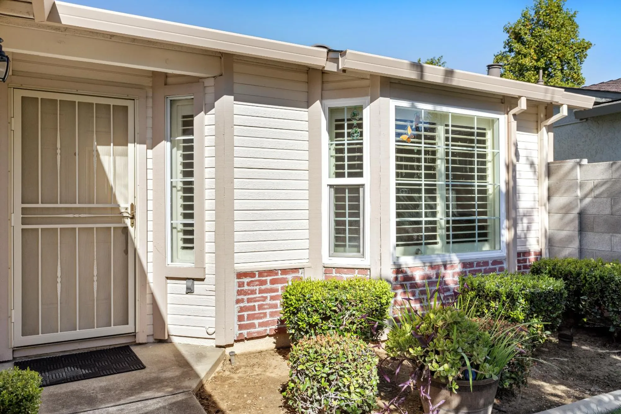 Property Slideshow image 3 of 31 | 7309 sunleaf ln, Sacramento, CA, 95828