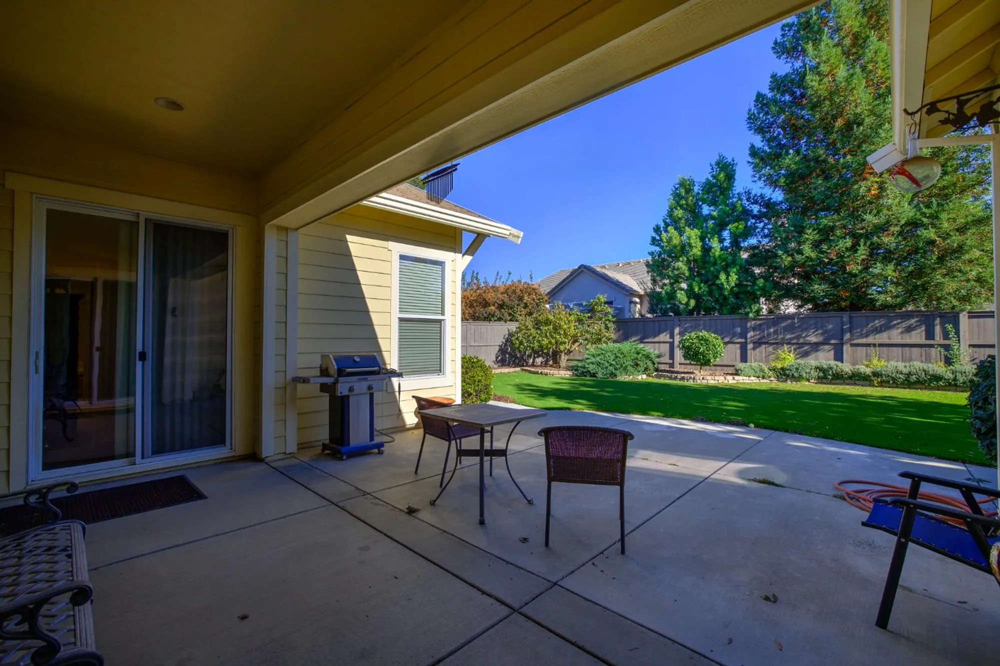 Property Slideshow image 21 of 28 | 2726 heritage park ln, Sacramento, CA, 95835