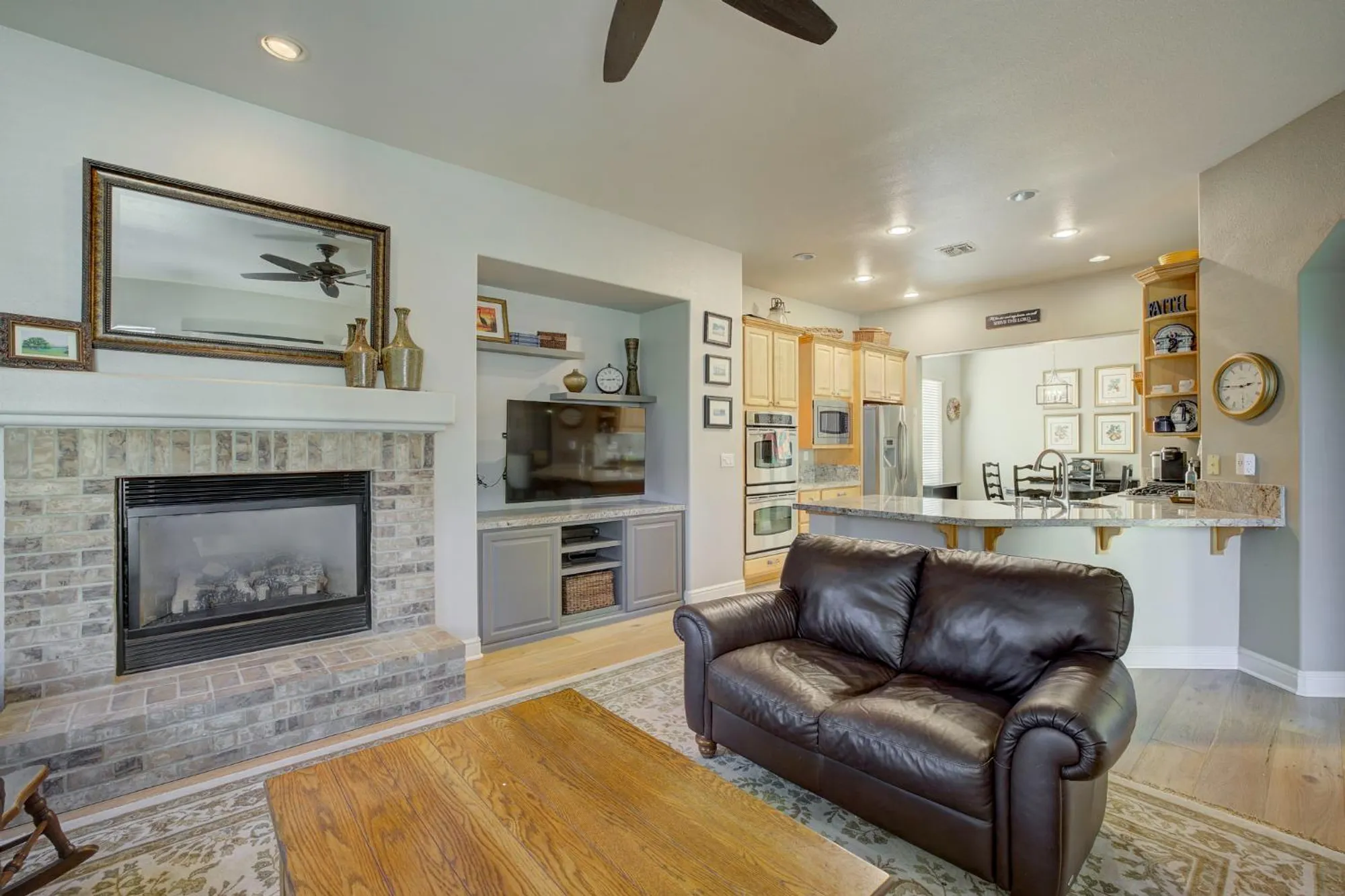 Property Slideshow image 11 of 28 | 2726 heritage park ln, Sacramento, CA, 95835