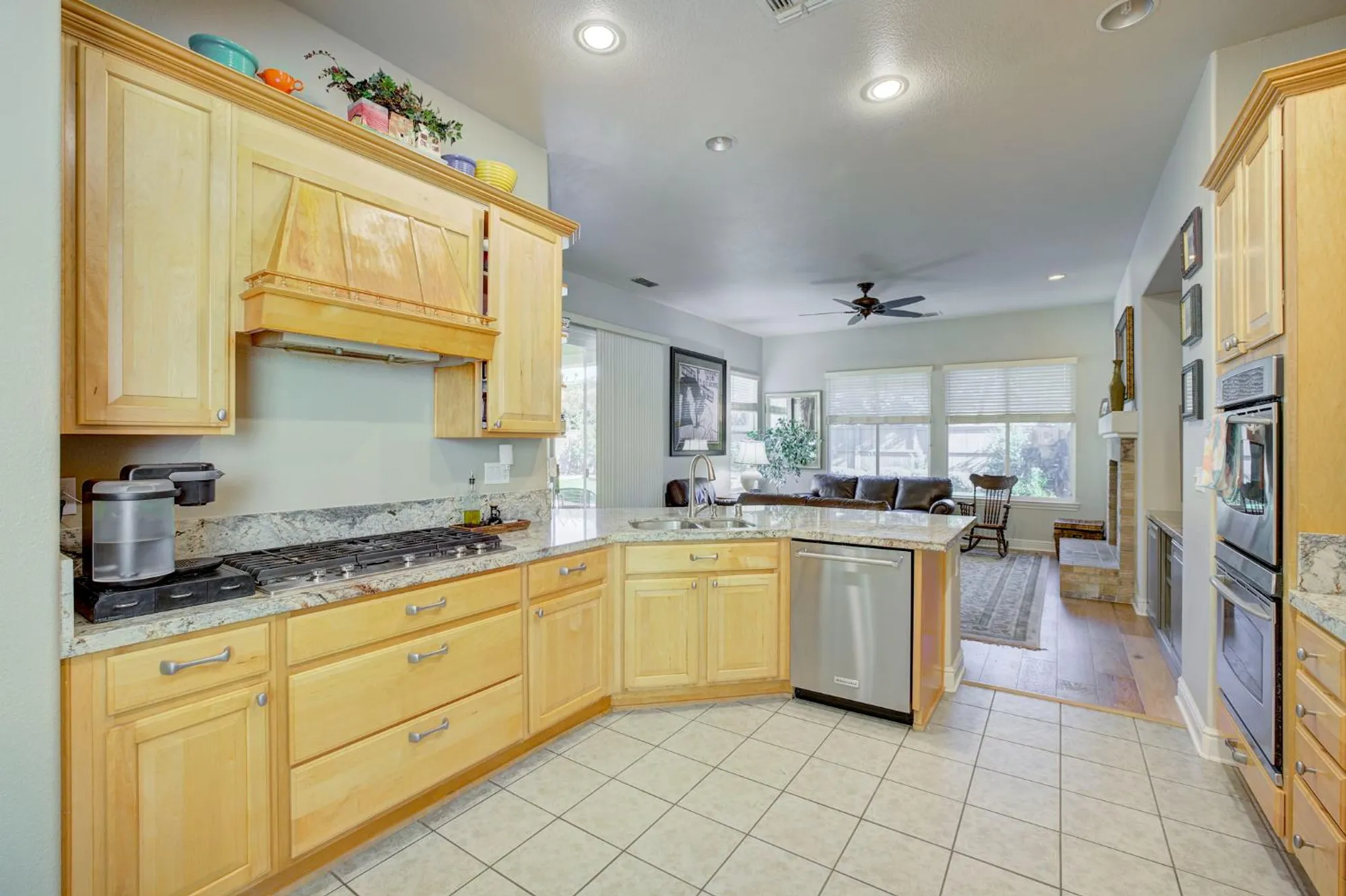 Property Slideshow image 14 of 28 | 2726 heritage park ln, Sacramento, CA, 95835