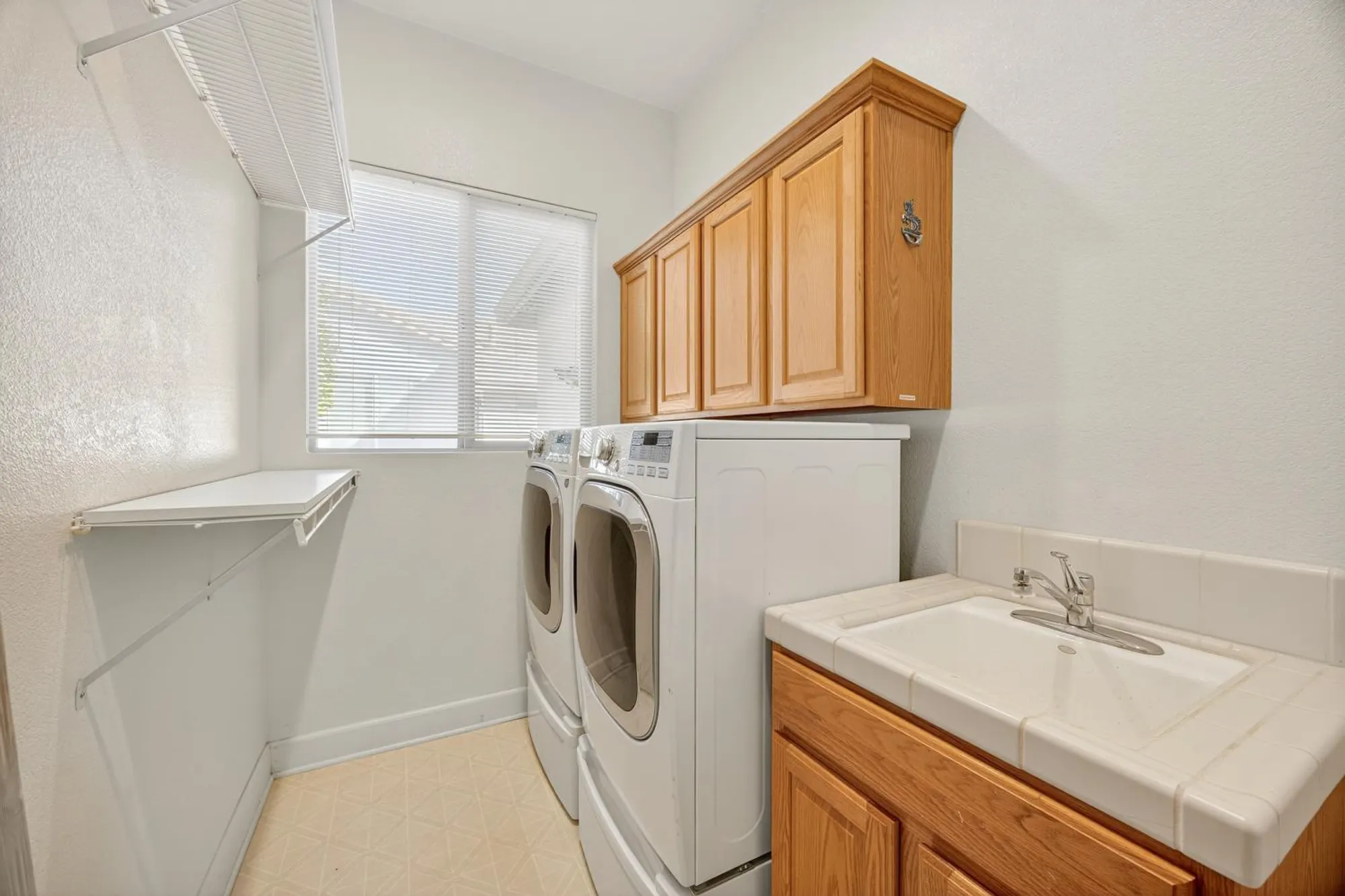 Property Slideshow image 23 of 55 | 440 shadow lake ct, Lincoln, CA, 95648