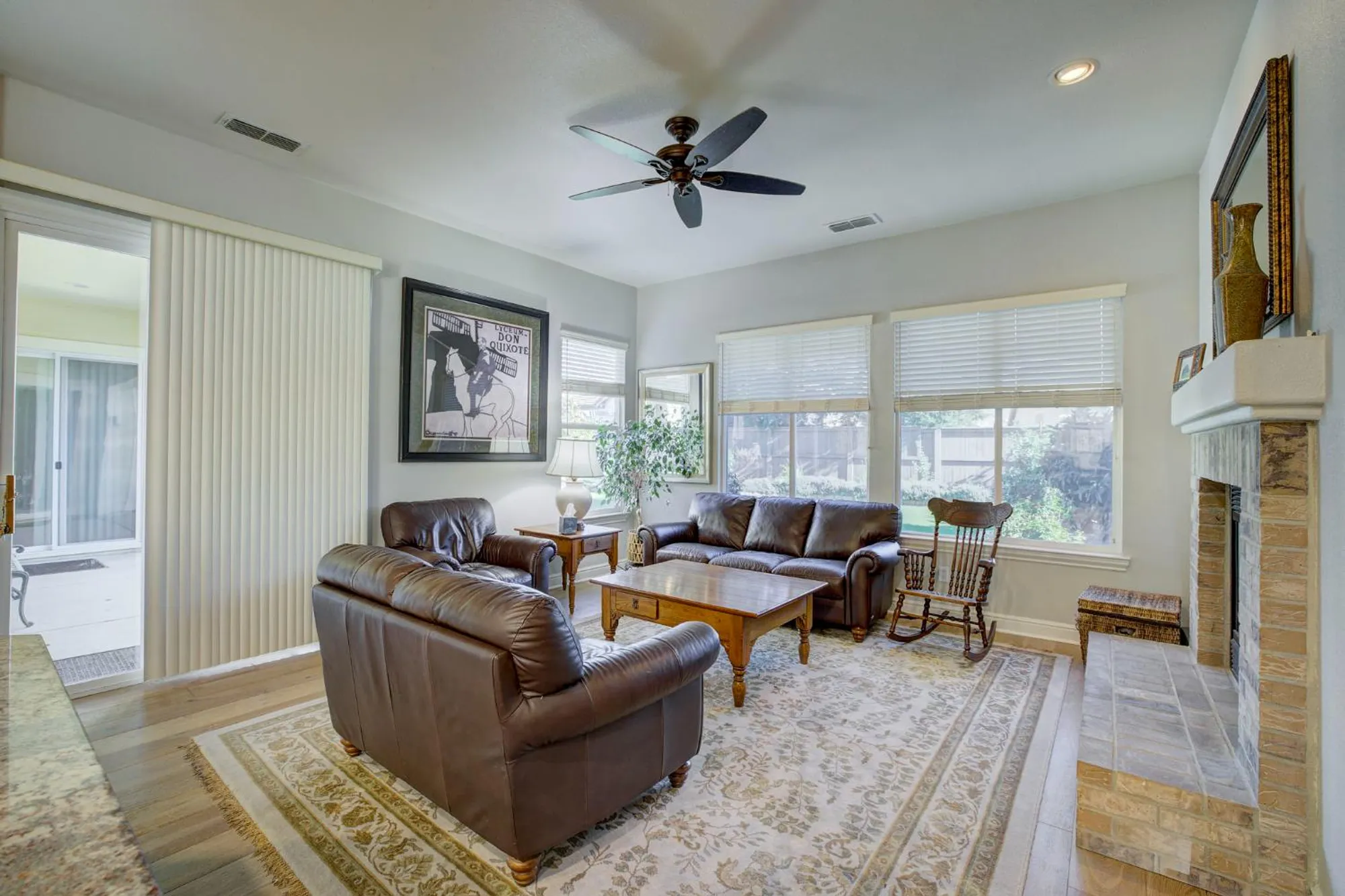 Property Slideshow image 10 of 28 | 2726 heritage park ln, Sacramento, CA, 95835