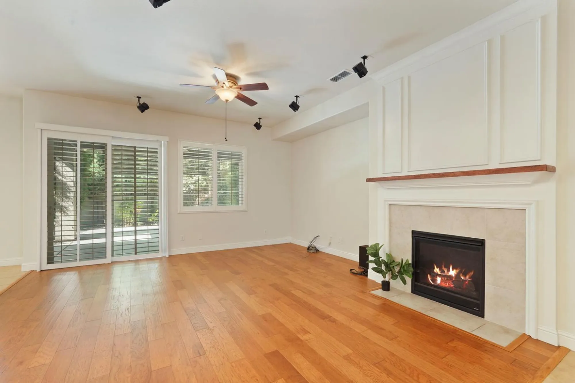 Property Slideshow image 2 of 64 | 2159 knollwood ct, Manteca, CA, 95336