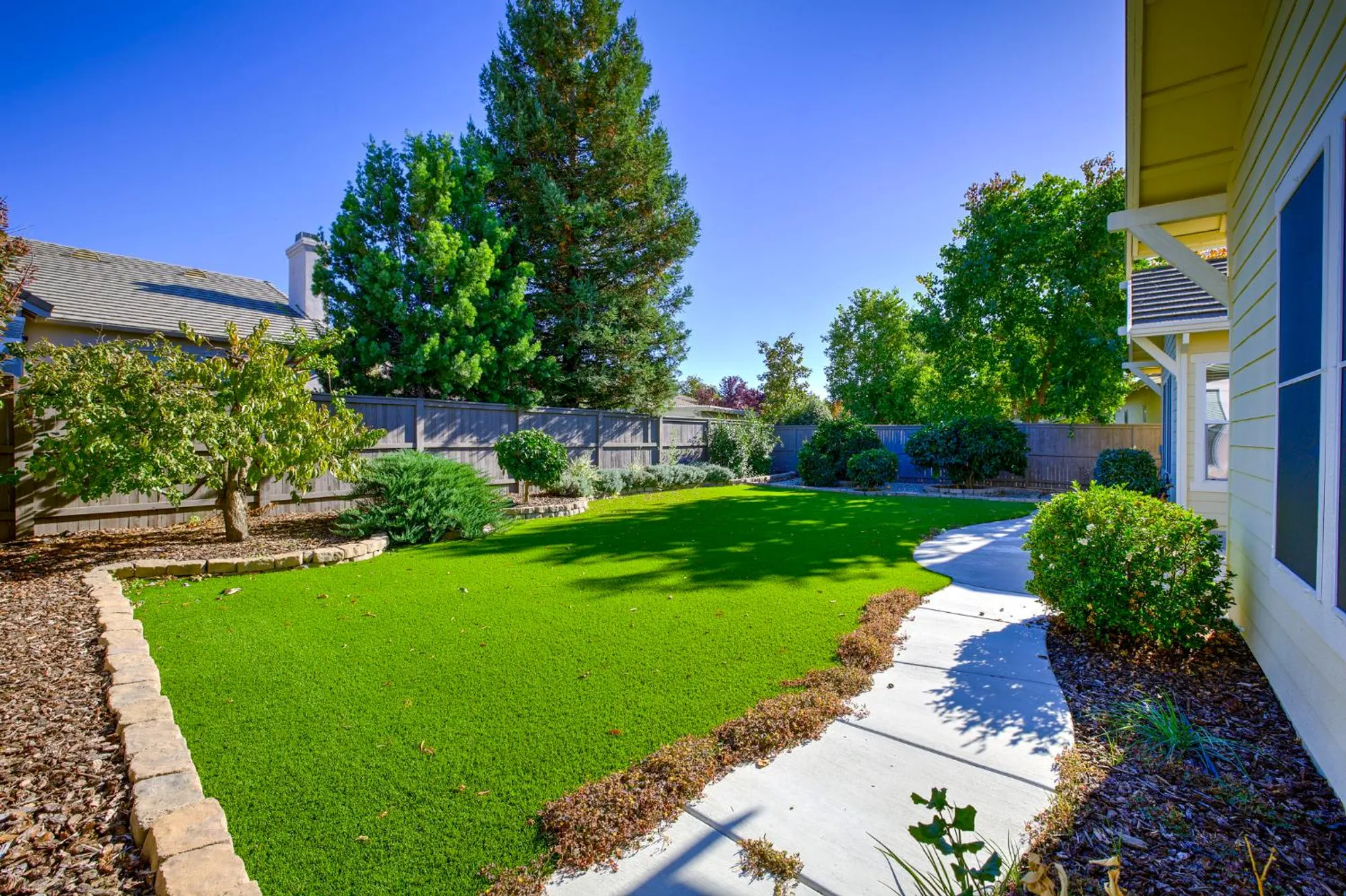 Property Slideshow image 23 of 28 | 2726 heritage park ln, Sacramento, CA, 95835
