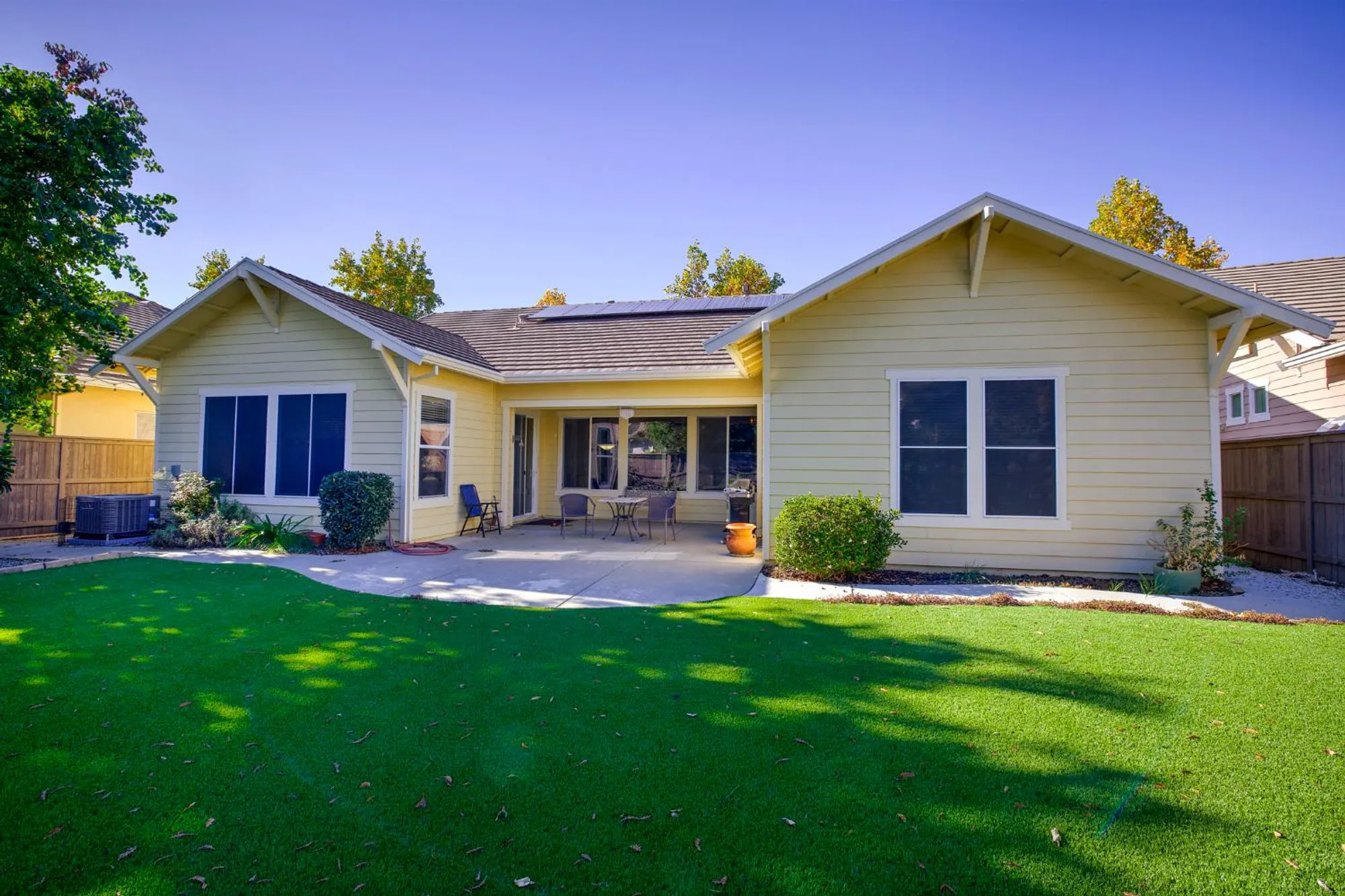 Property Slideshow image 24 of 28 | 2726 heritage park ln, Sacramento, CA, 95835