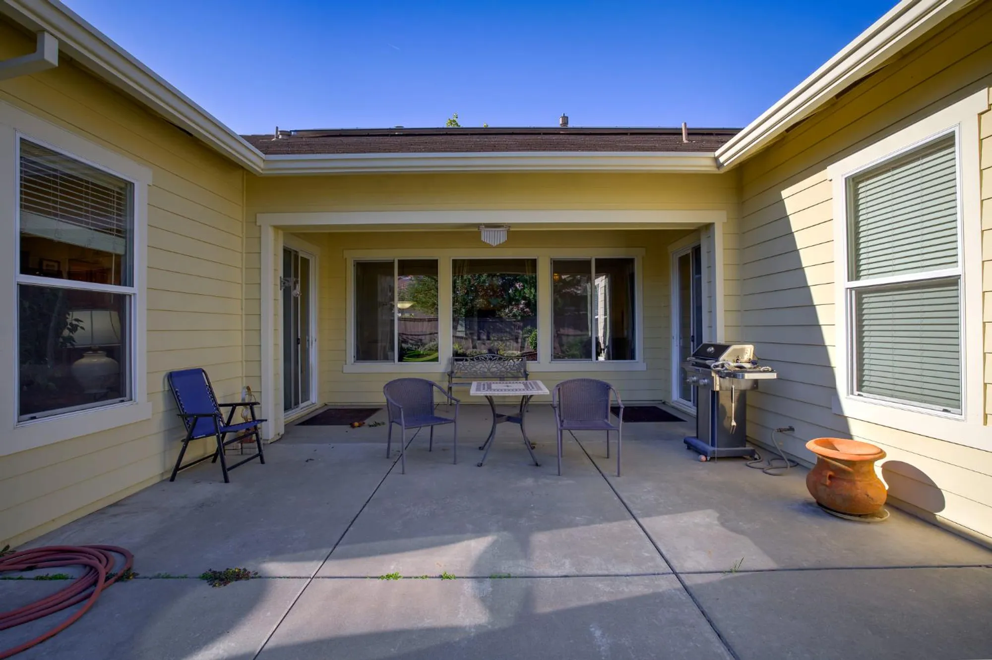 Property Slideshow image 22 of 28 | 2726 heritage park ln, Sacramento, CA, 95835