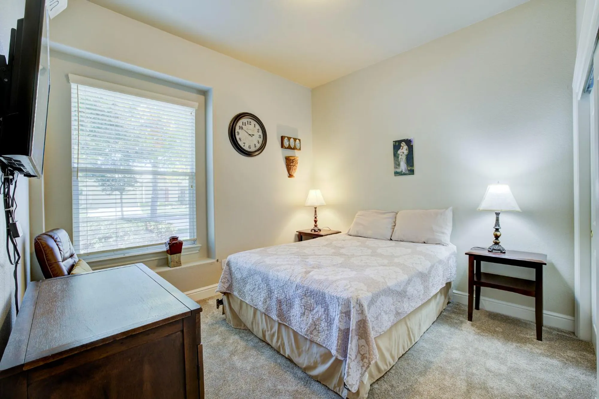 Property Slideshow image 20 of 28 | 2726 heritage park ln, Sacramento, CA, 95835