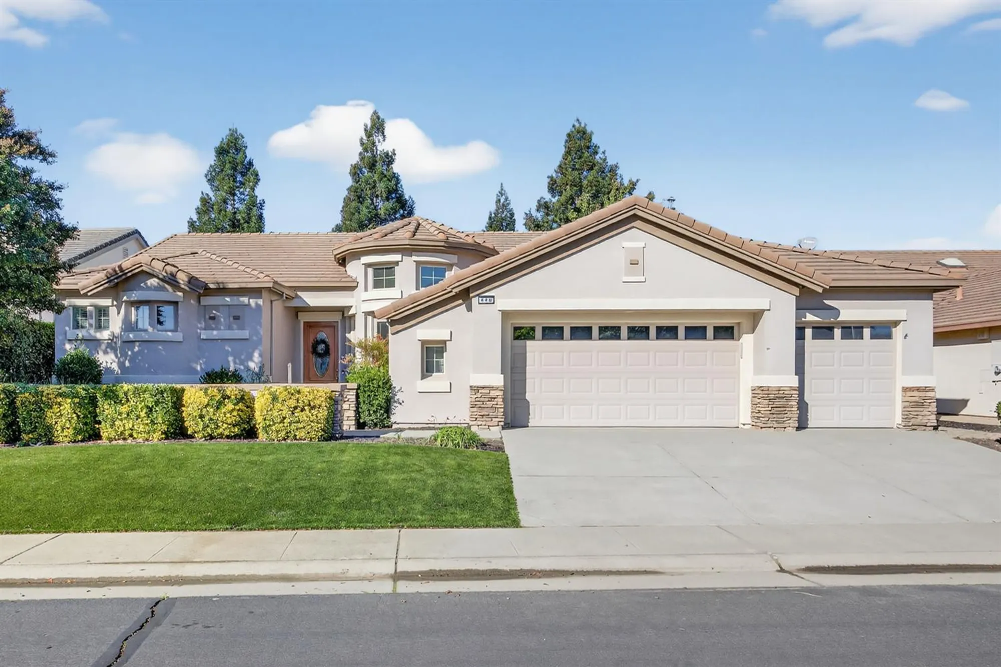 Property Slideshow image 1 of 55 | 440 shadow lake ct, Lincoln, CA, 95648