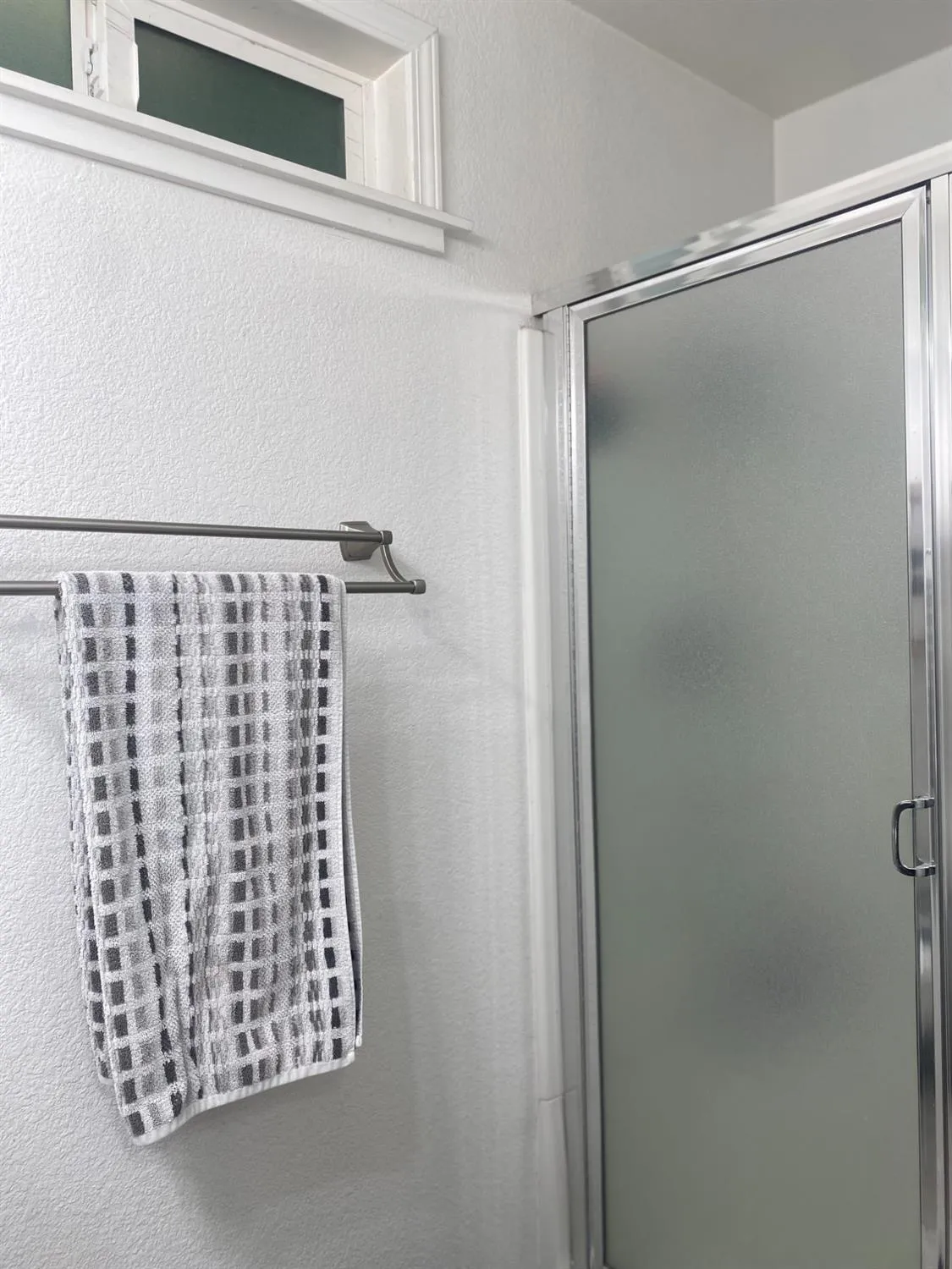 Property Slideshow image 23 of 63 | 7566 sunmore ln, Sacramento, CA, 95828