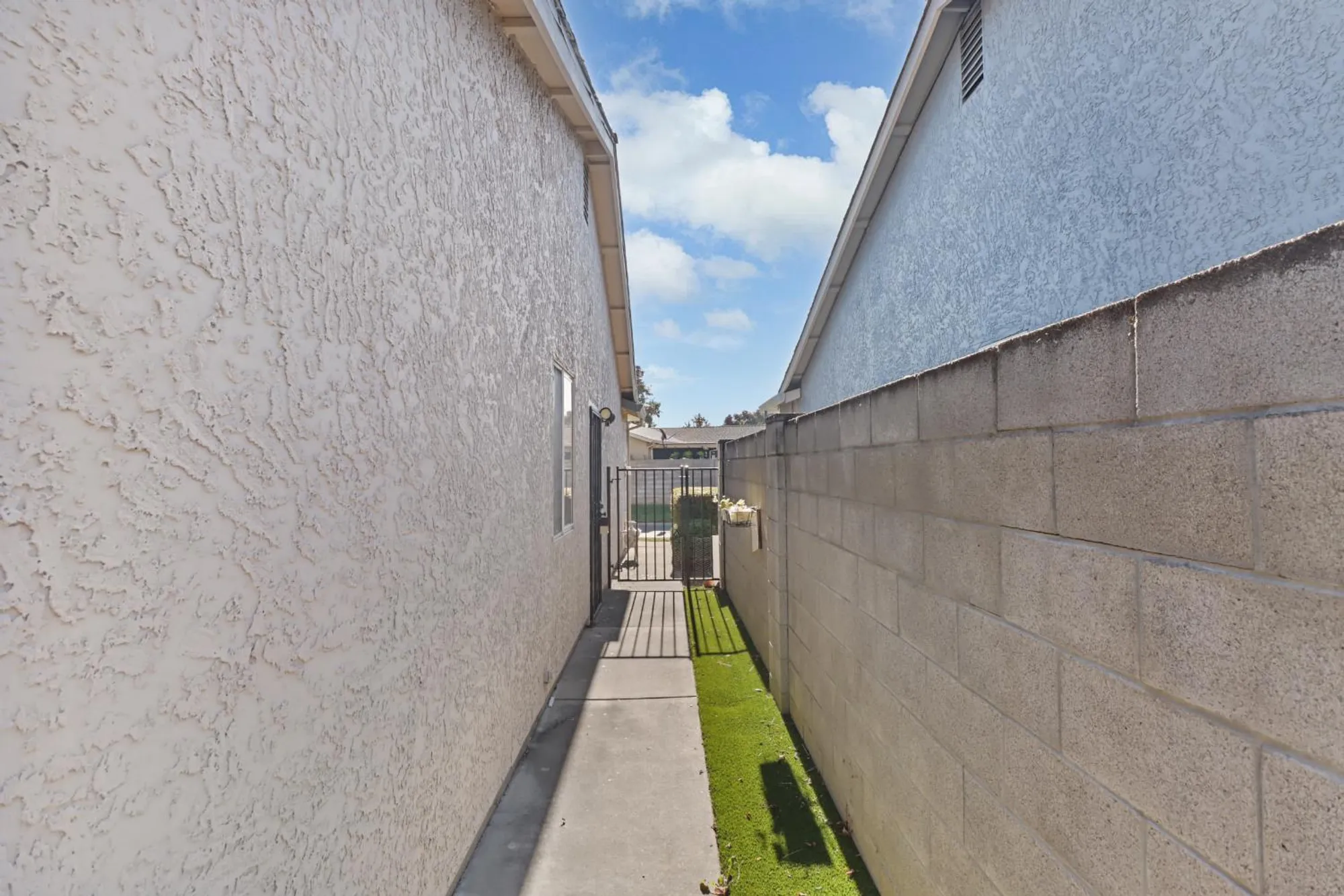 Property Slideshow image 32 of 52 | 7325 sunsilver ln, Sacramento, CA, 95828