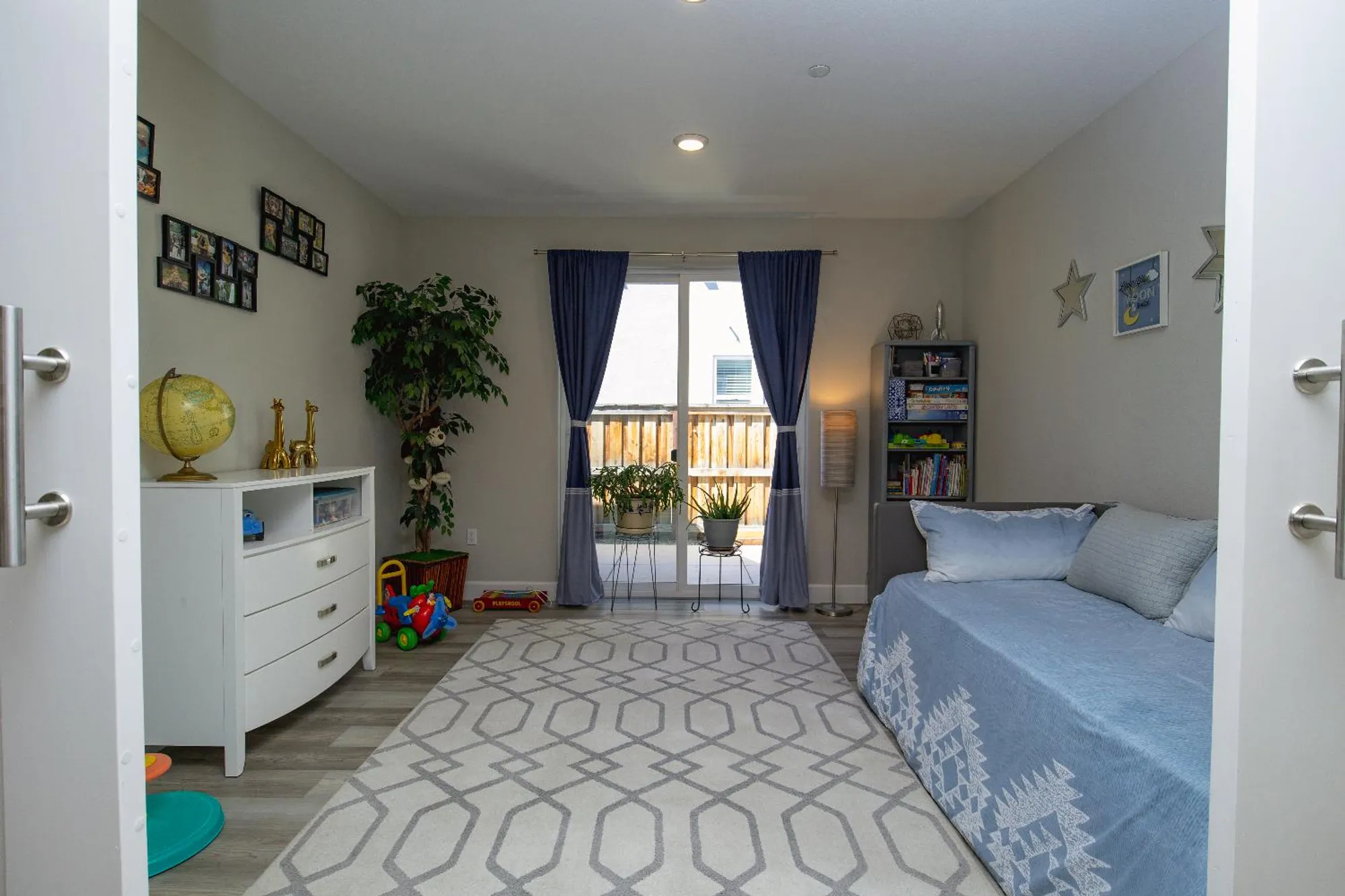 Property Slideshow image 17 of 62 | 484 pinehurst st, Manteca, CA, 95336