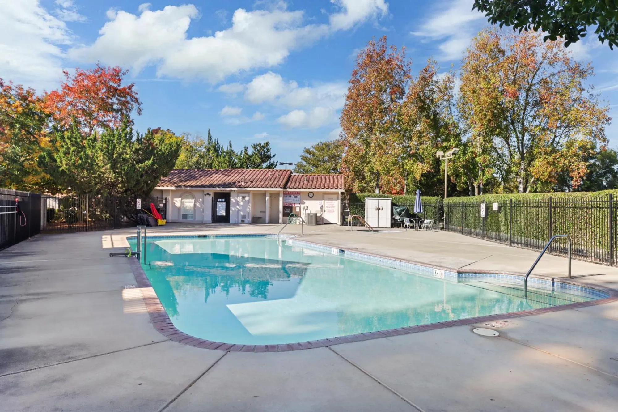 Property Slideshow image 38 of 52 | 7325 sunsilver ln, Sacramento, CA, 95828