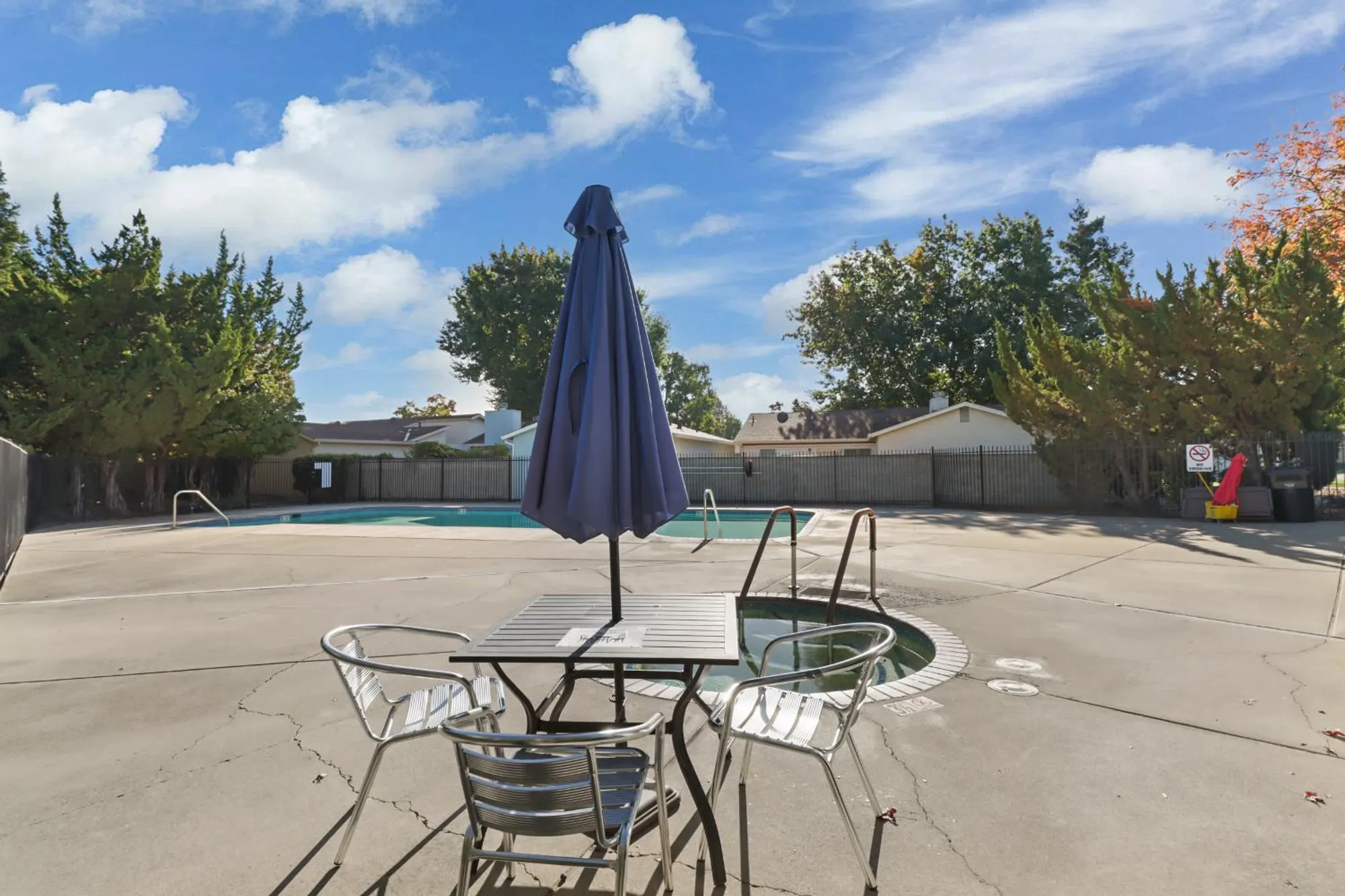 Property Slideshow image 41 of 52 | 7325 sunsilver ln, Sacramento, CA, 95828