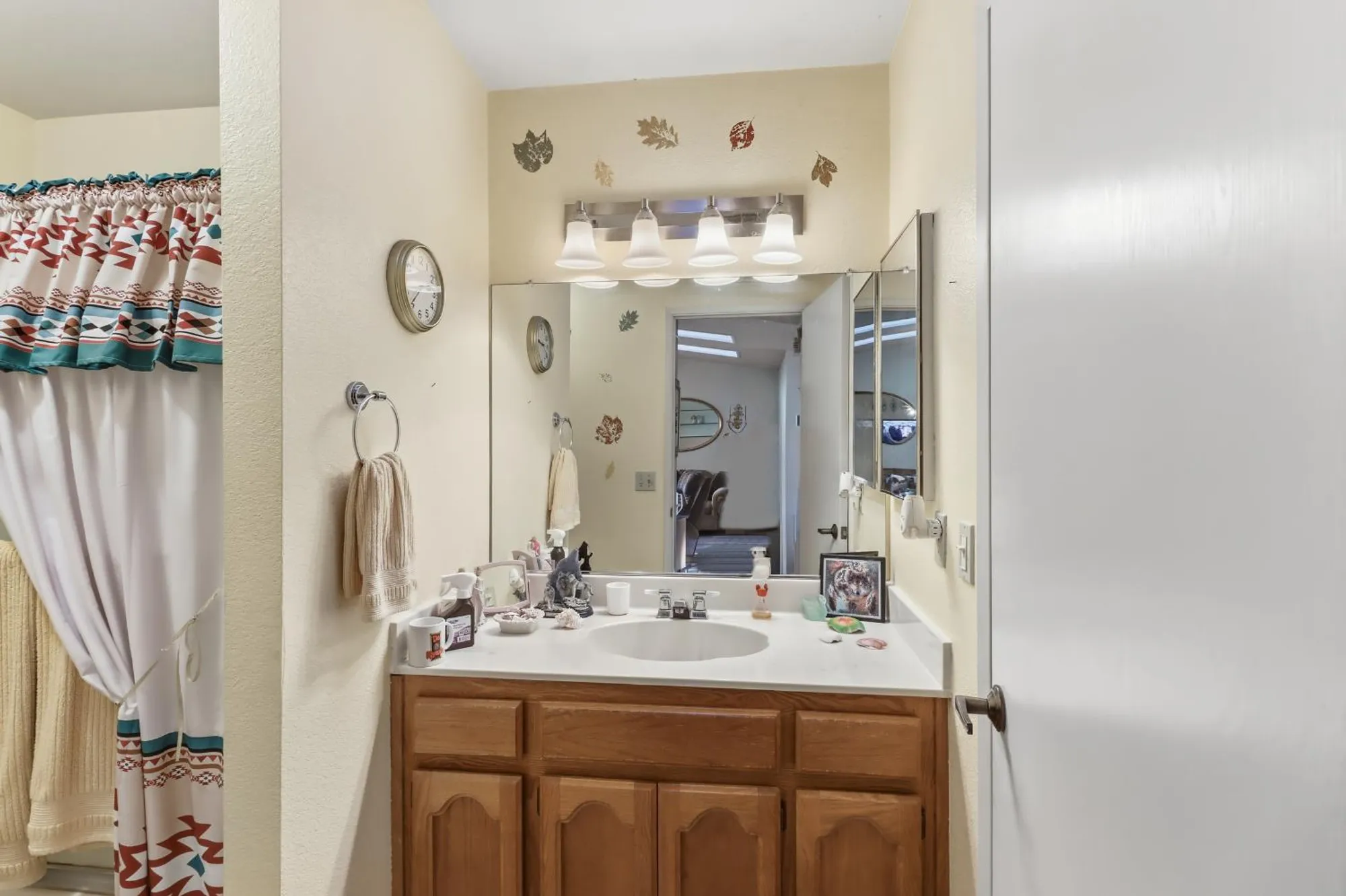 Property Slideshow image 24 of 52 | 7325 sunsilver ln, Sacramento, CA, 95828