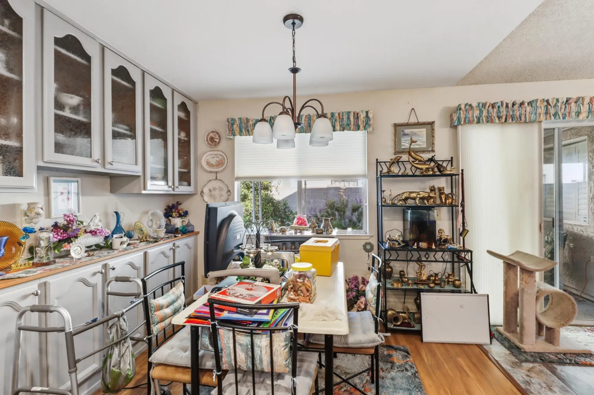 Property Slideshow image 11 of 52 | 7325 sunsilver ln, Sacramento, CA, 95828