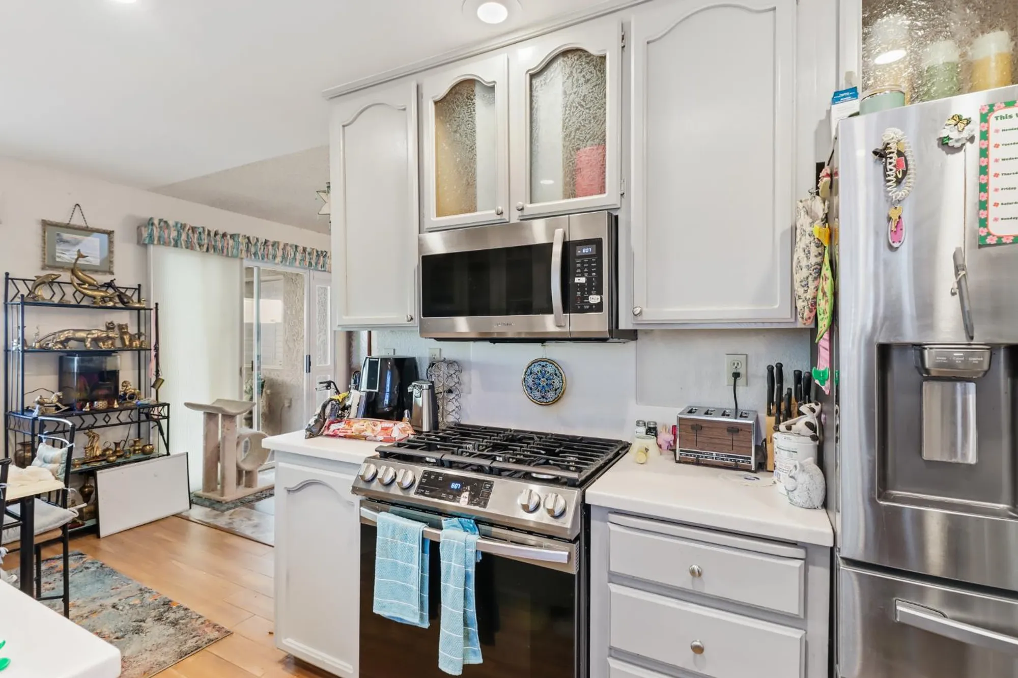 Property Slideshow image 16 of 52 | 7325 sunsilver ln, Sacramento, CA, 95828