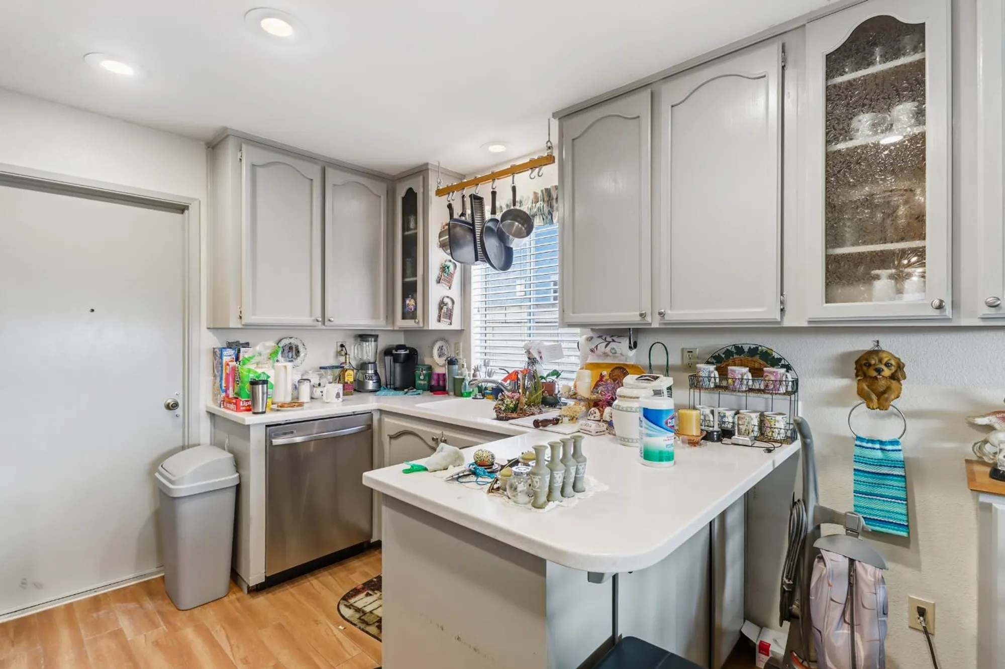 Property Slideshow image 13 of 52 | 7325 sunsilver ln, Sacramento, CA, 95828