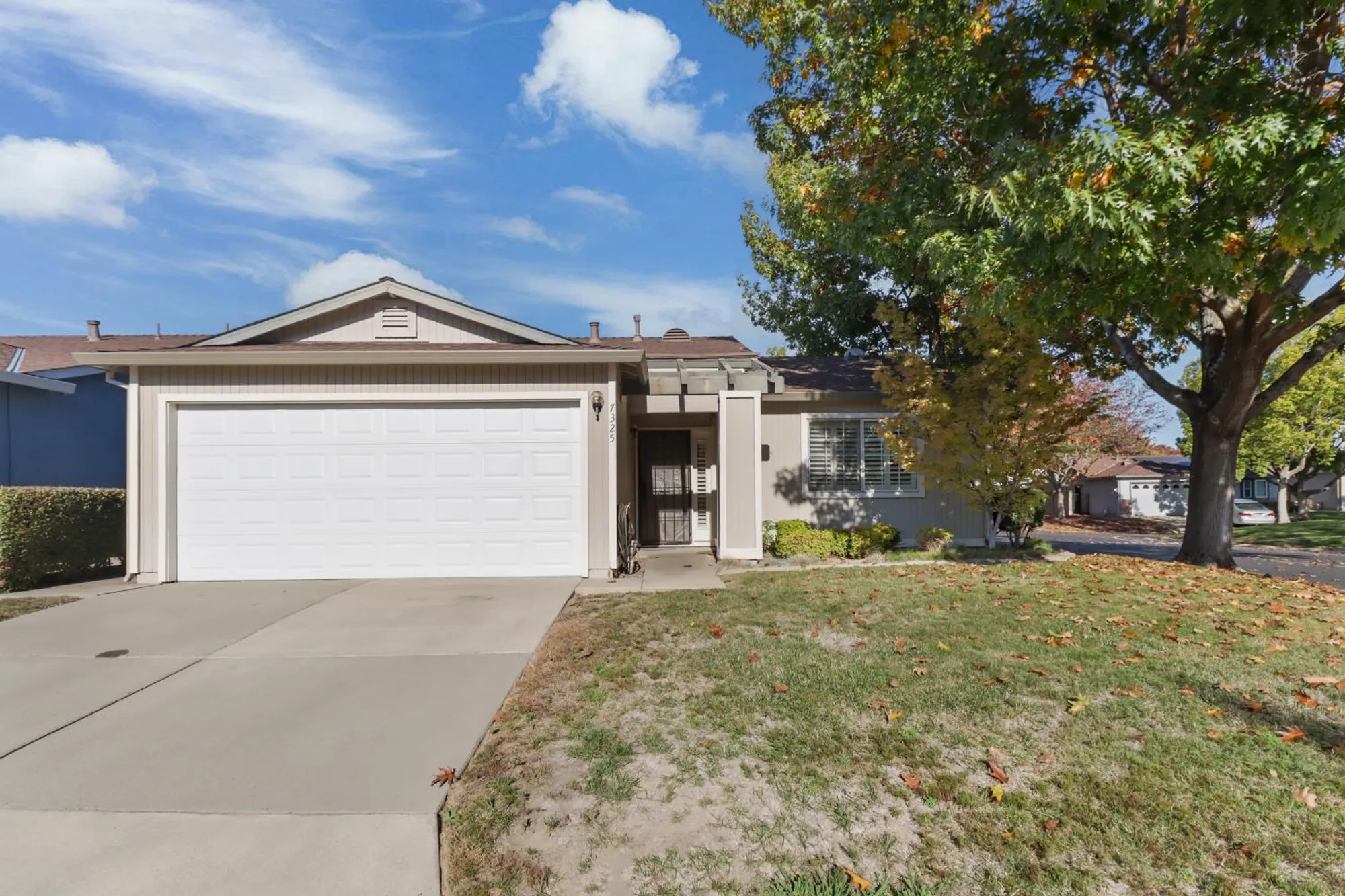 Property Slideshow image 4 of 52 | 7325 sunsilver ln, Sacramento, CA, 95828