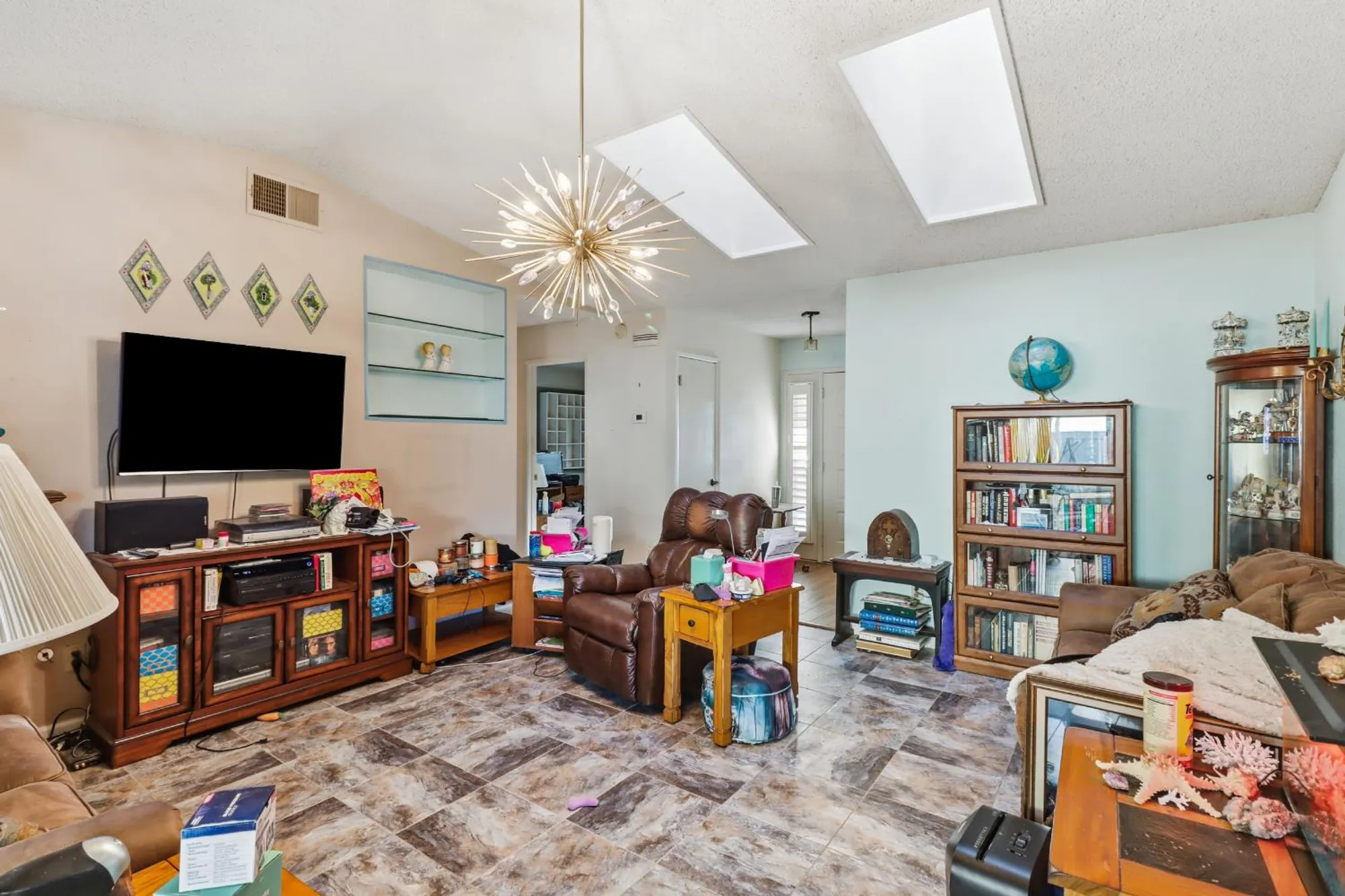 Property Slideshow image 8 of 52 | 7325 sunsilver ln, Sacramento, CA, 95828